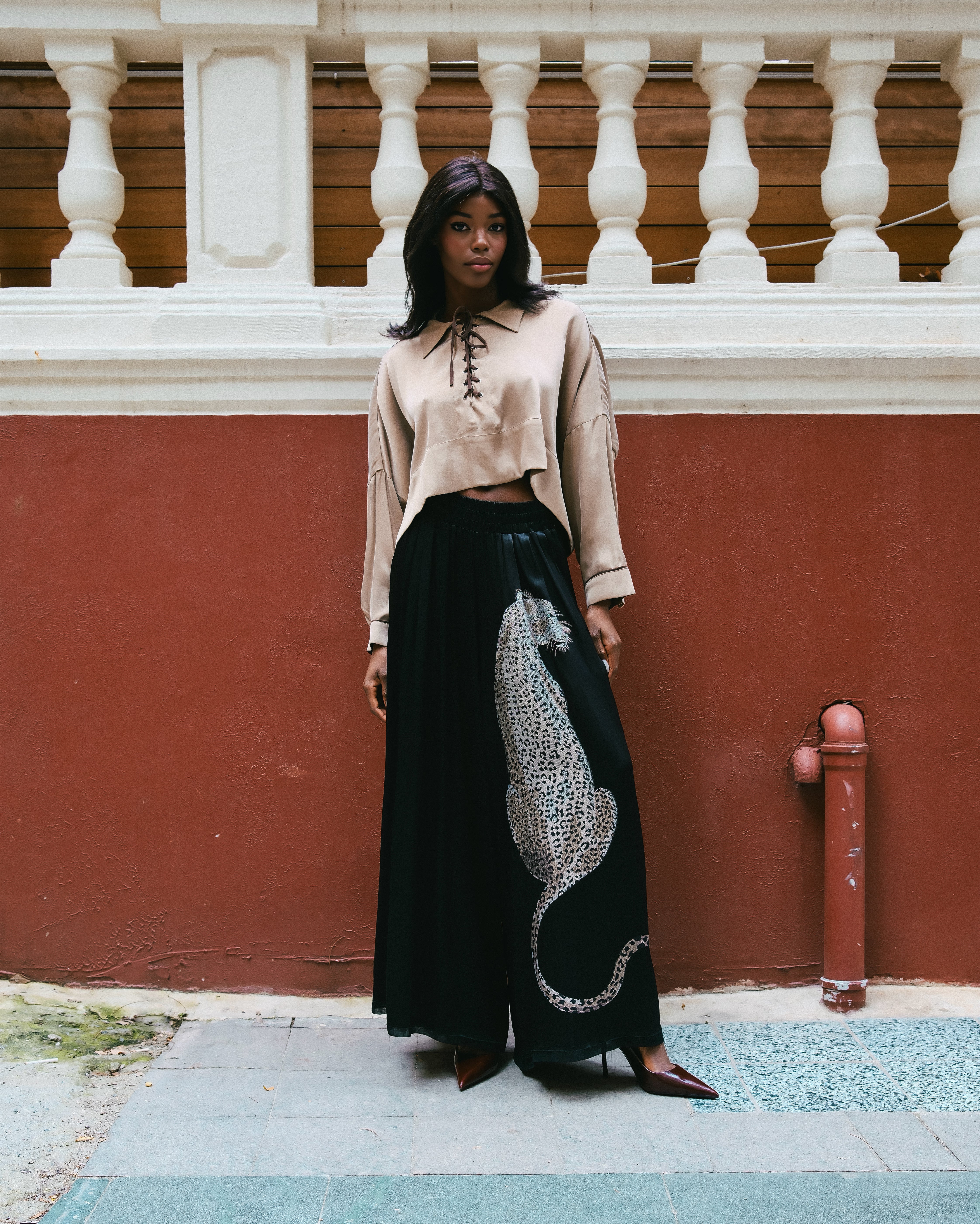 İÇERİYE AKAN BLUZ