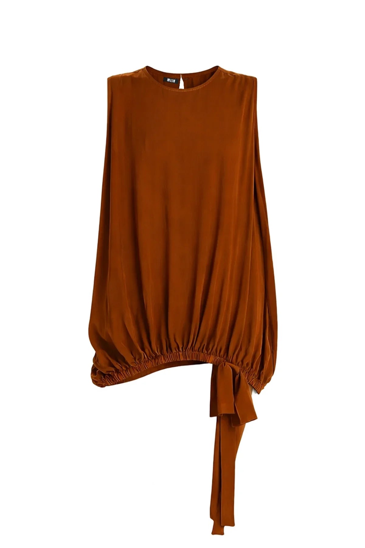 KAHVERENGİ KOLSUZ BÜZGÜ DETAYLI BLUZ - MiiN