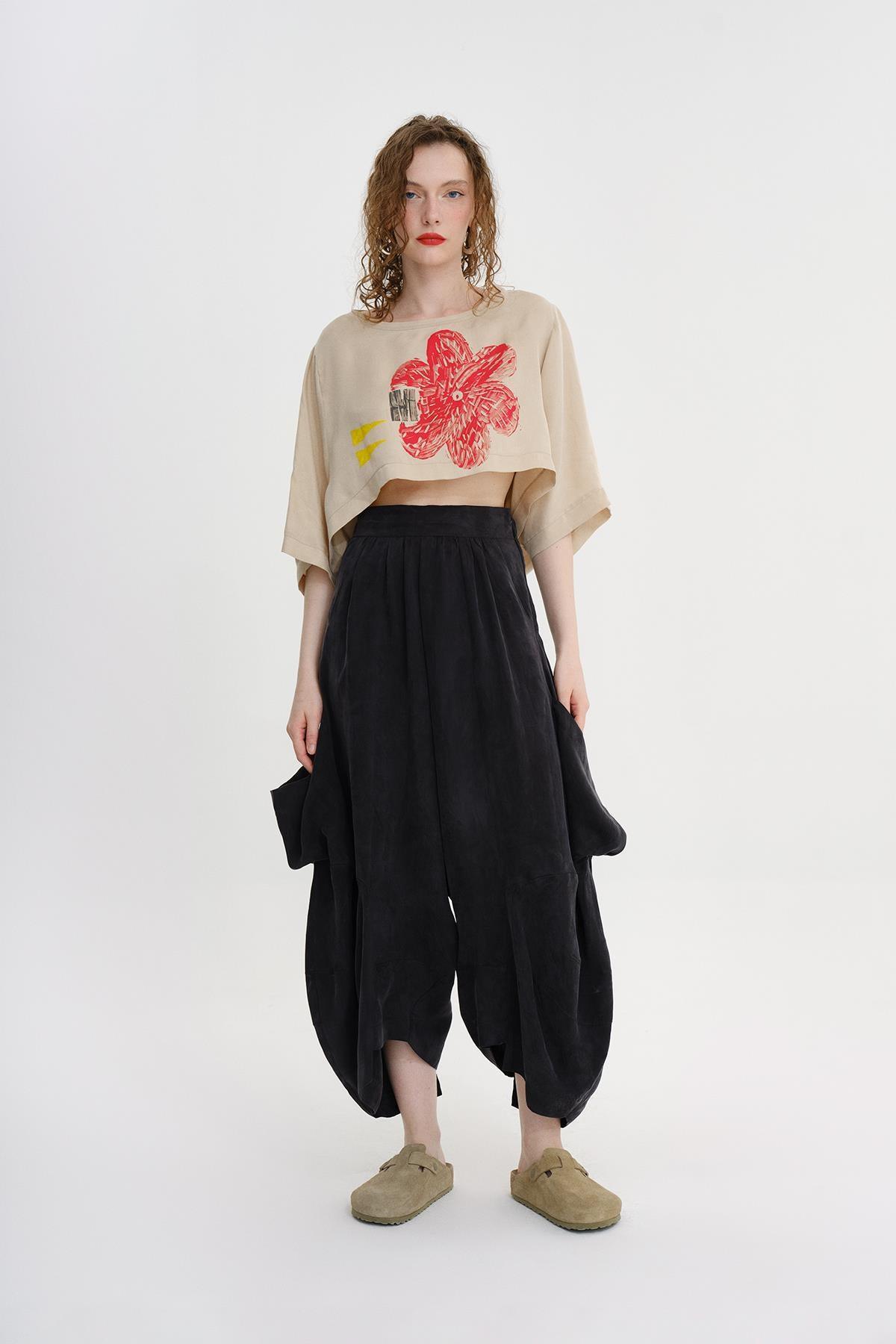 BEJ ÇİÇEK MOTİFLİ OVERSIZE CROP TOP - MİİN
