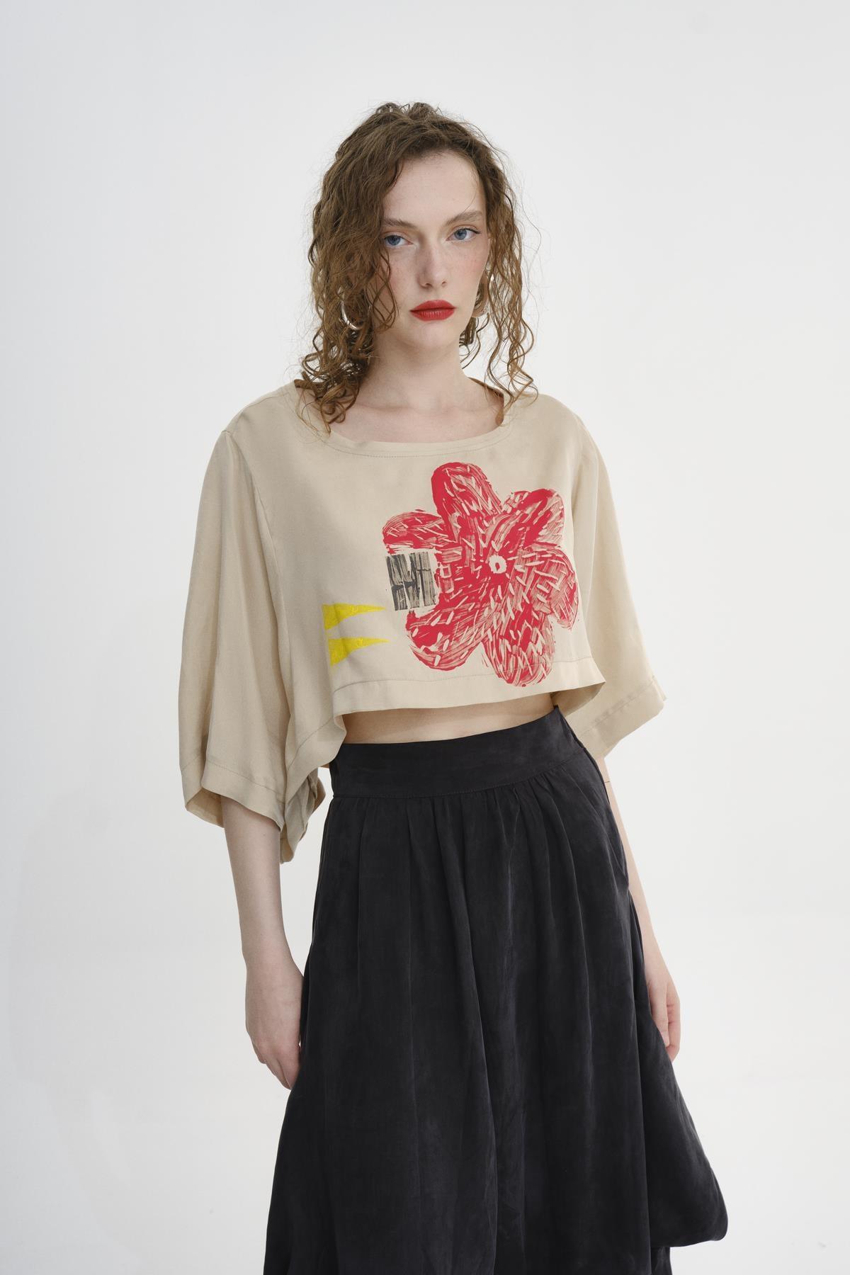 BEJ ÇİÇEK MOTİFLİ OVERSIZE CROP TOP - MİİN