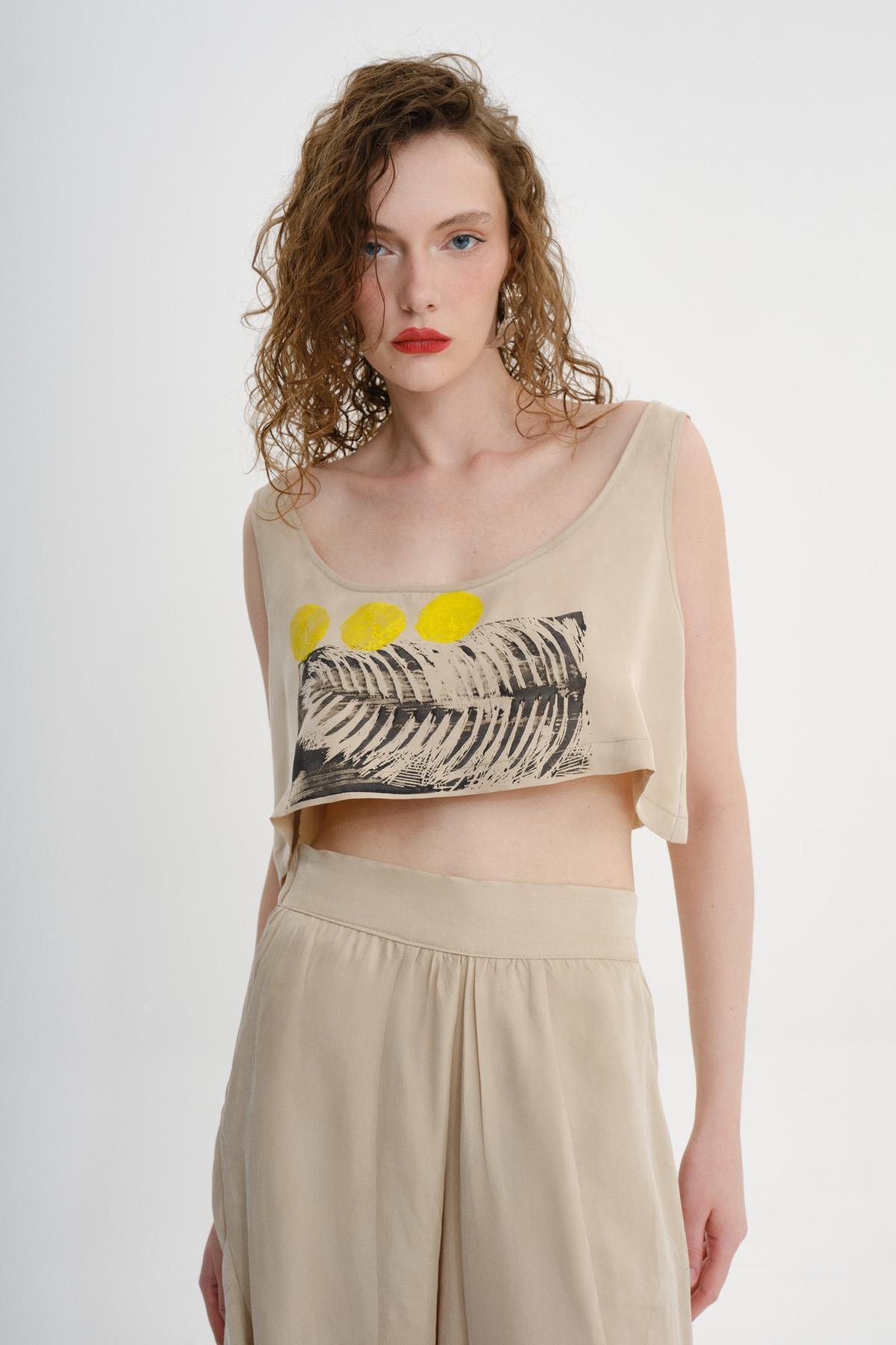BEJ YAPRAK BASKILI ASKILI CROP TOP - MİİN