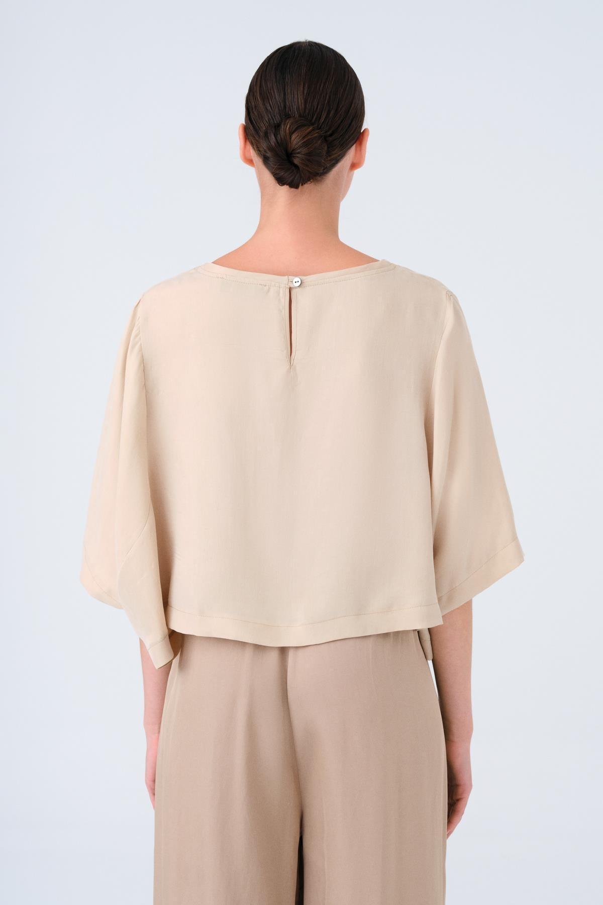 BEJ YUVARLAK YAKA DESENLİ OVERSIZE CROP TOP - MİİN