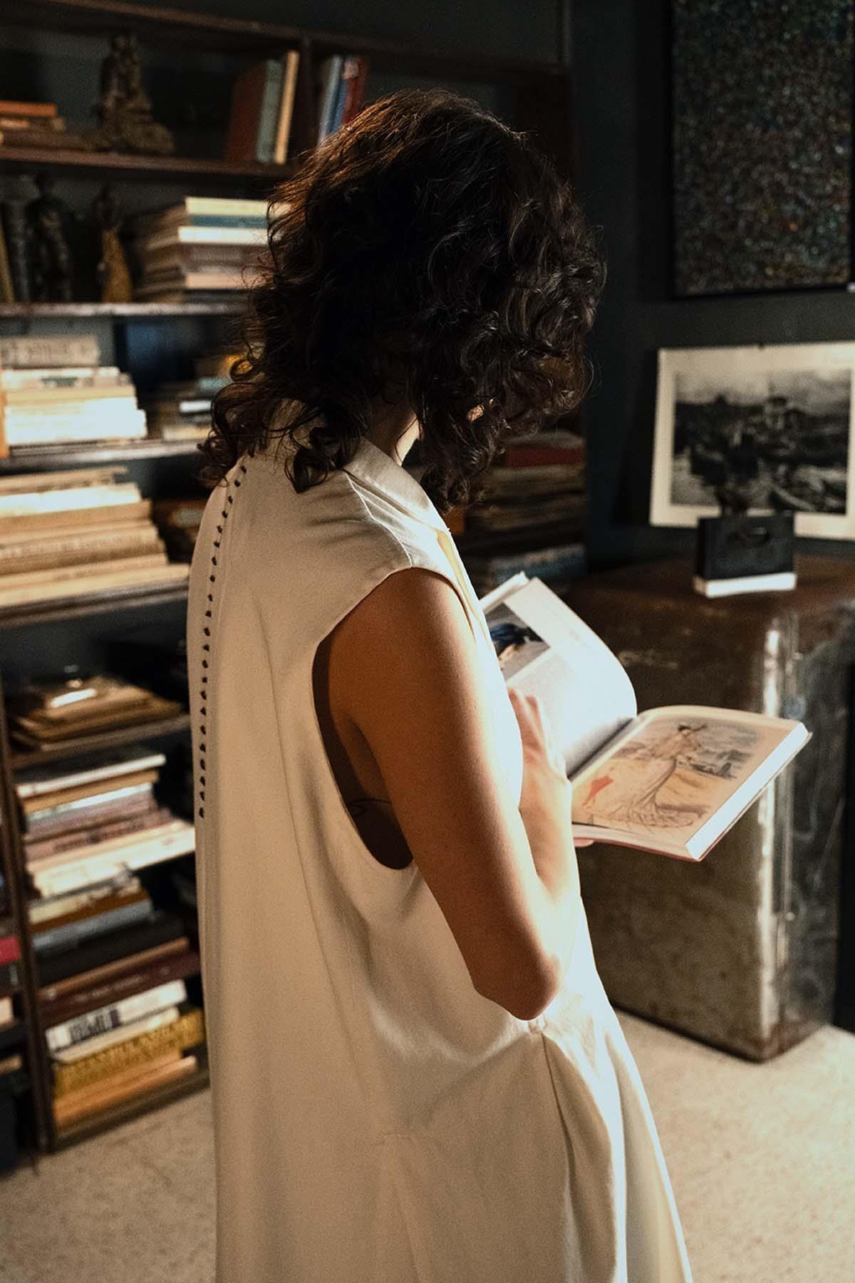 BEYAZ EL İŞLEMELİ ÇİÇEK DESEN EL BOYAMASI GABARDİN YELEK - MiiN