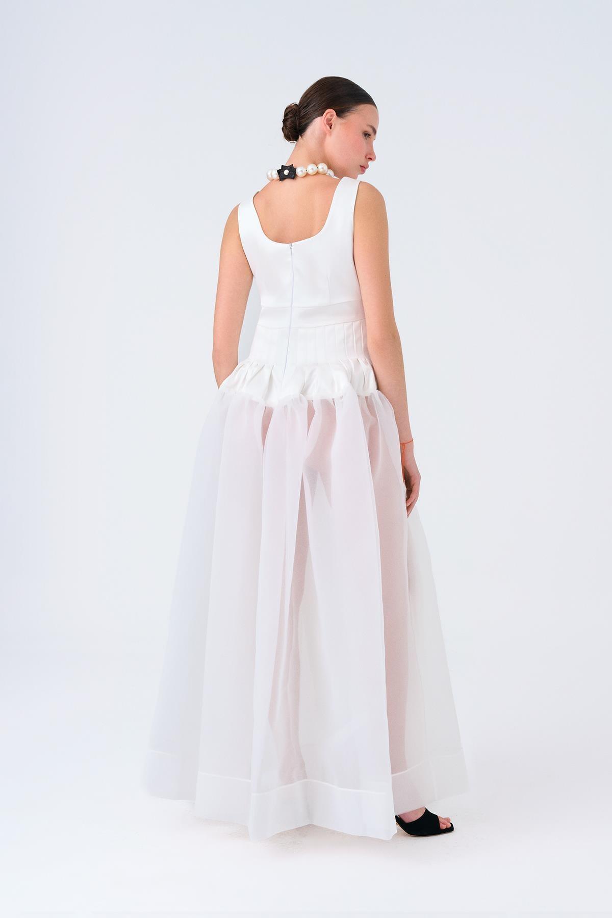 BEYAZ KOLSUZ YARI TRANSPARAN ORGANZE UZUN ELBİSE - MiiN