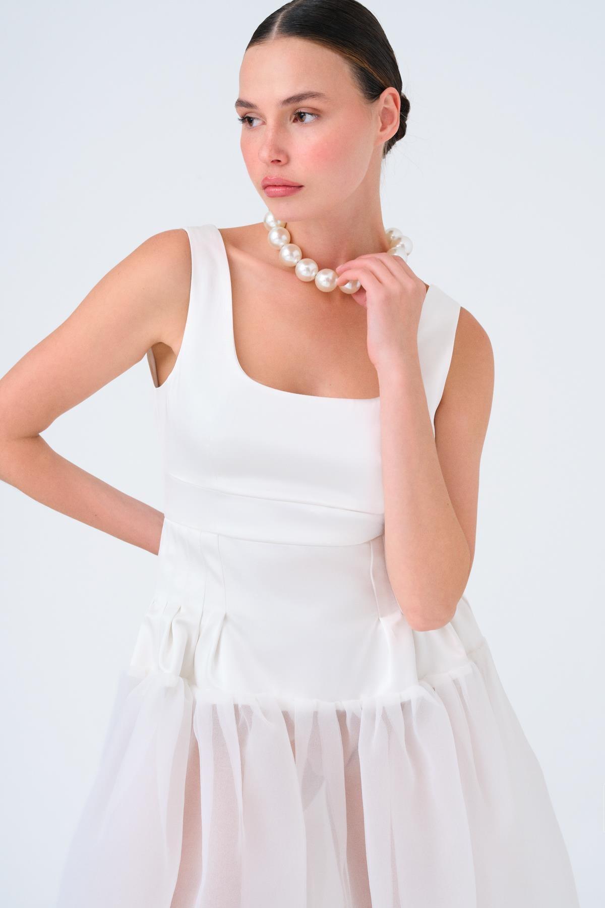 BEYAZ KOLSUZ YARI TRANSPARAN ORGANZE UZUN ELBİSE - MiiN