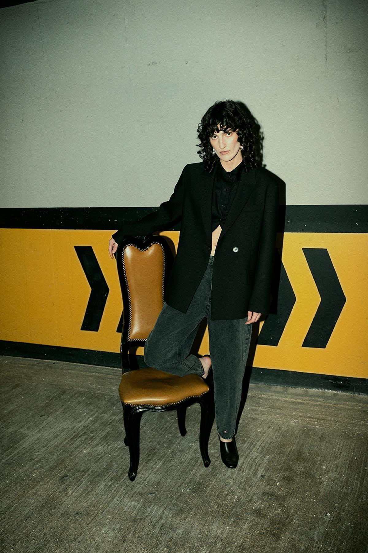 BLACK SINGLE BUTTON CLOSURE BLAZER JACKET