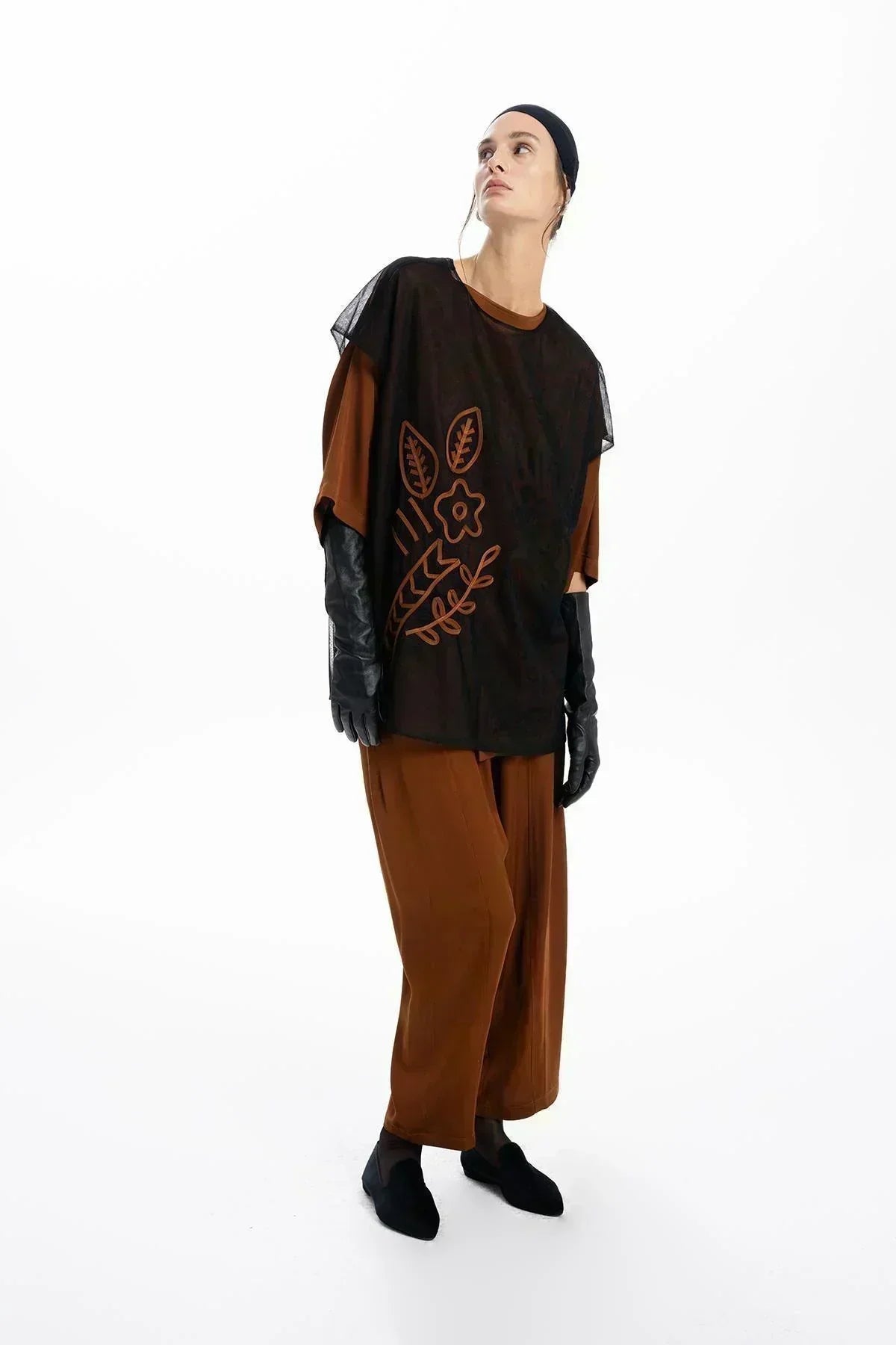KAHVERENGİ İKİ PARÇA SATEN ÇİÇEK DESENLİ OVERSIZE BLUZ - MiiN