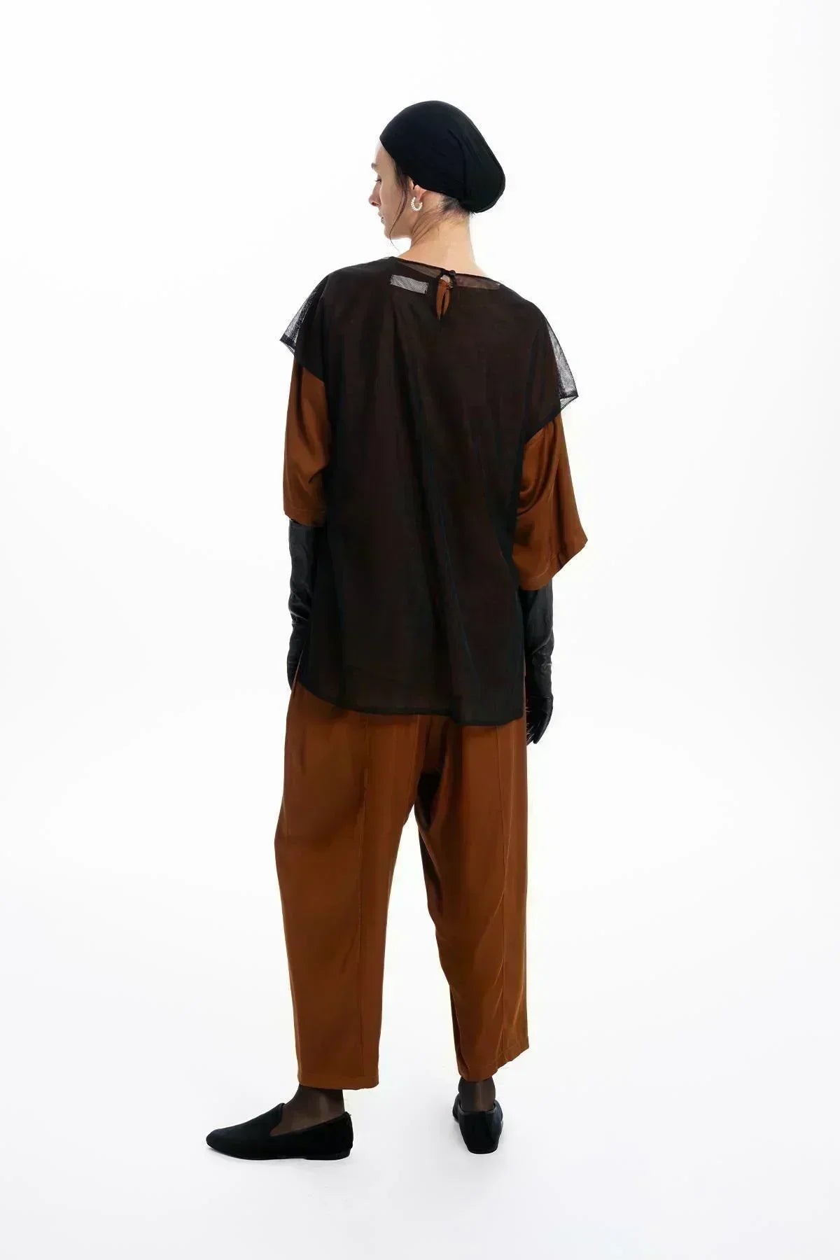 KAHVERENGİ İKİ PARÇA SATEN ÇİÇEK DESENLİ OVERSIZE BLUZ - MiiN