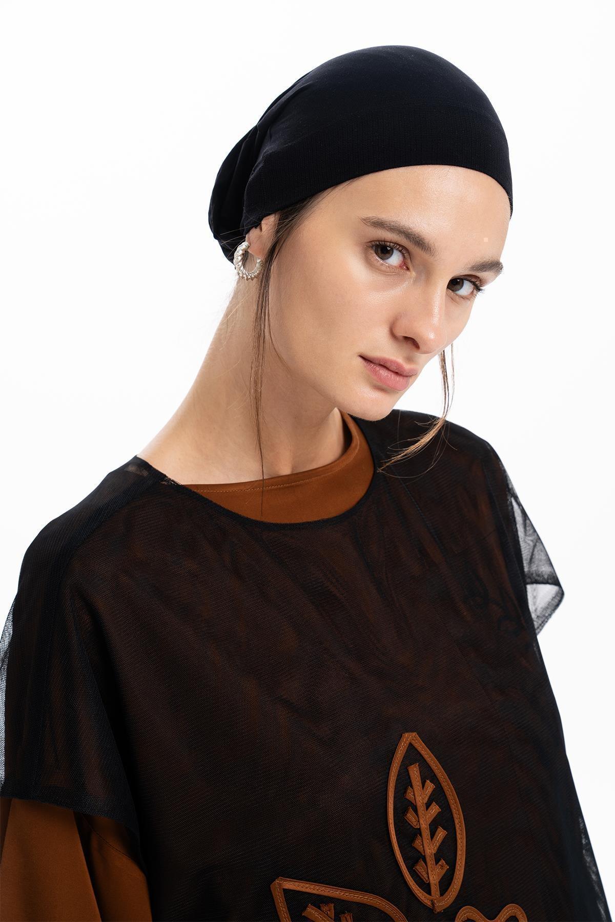 KAHVERENGİ İKİ PARÇA SATEN ÇİÇEK DESENLİ OVERSIZE BLUZ - MiiN