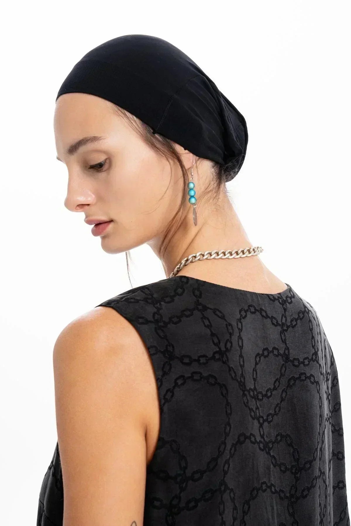 BLACK CHAIN PATTERNED SLEEVELESS BLOUSE
