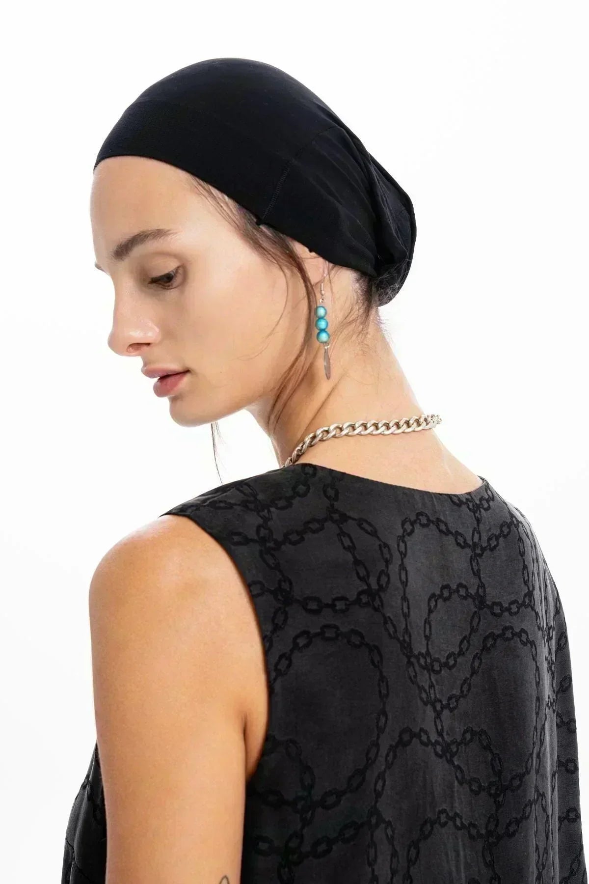 SİYAH ZİNCİR DESENLİ KOLSUZ BLUZ - MiiN