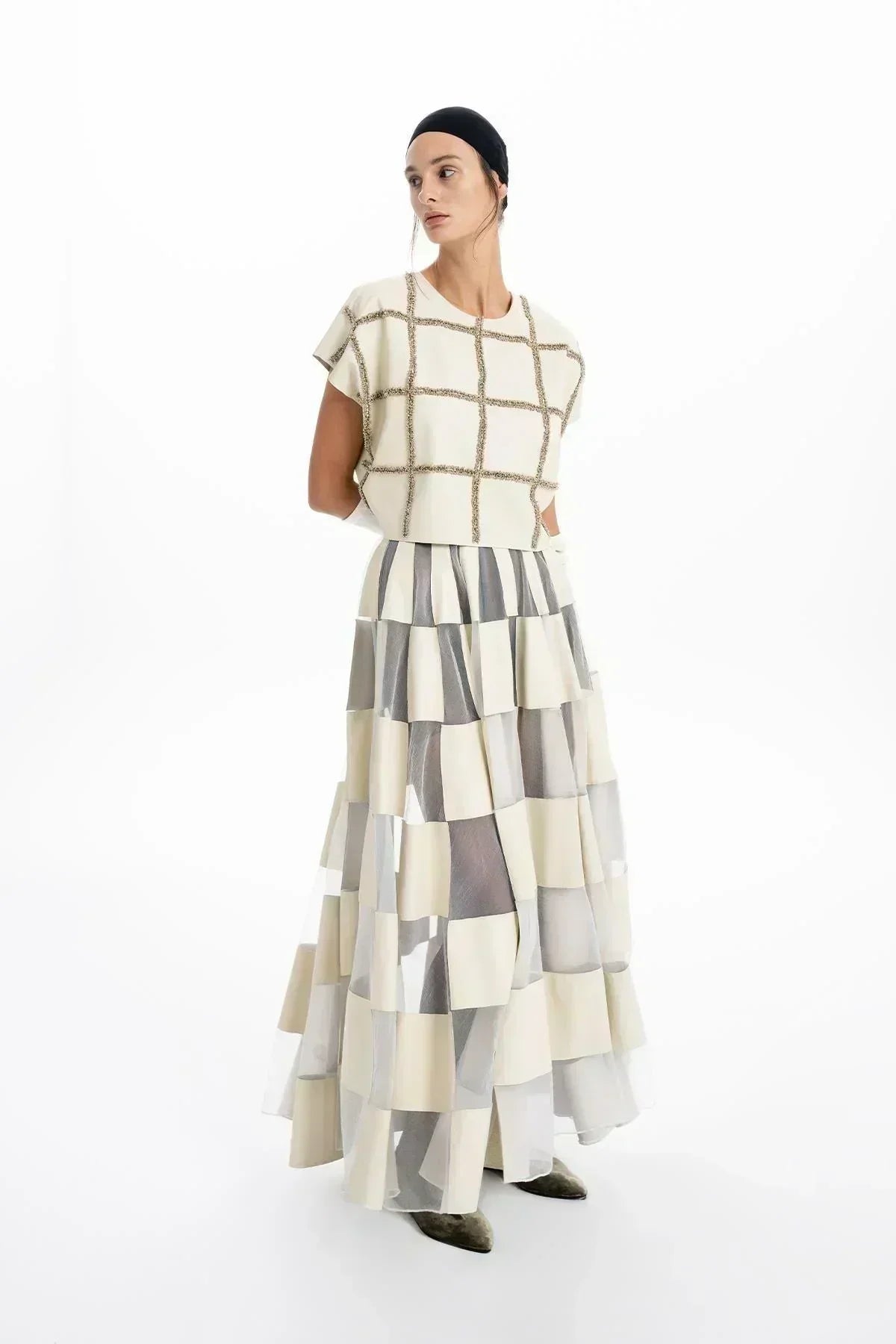 EKRU DERİ EL İŞLEMELİ BONCUKLU KISA KOLLU BLUZ