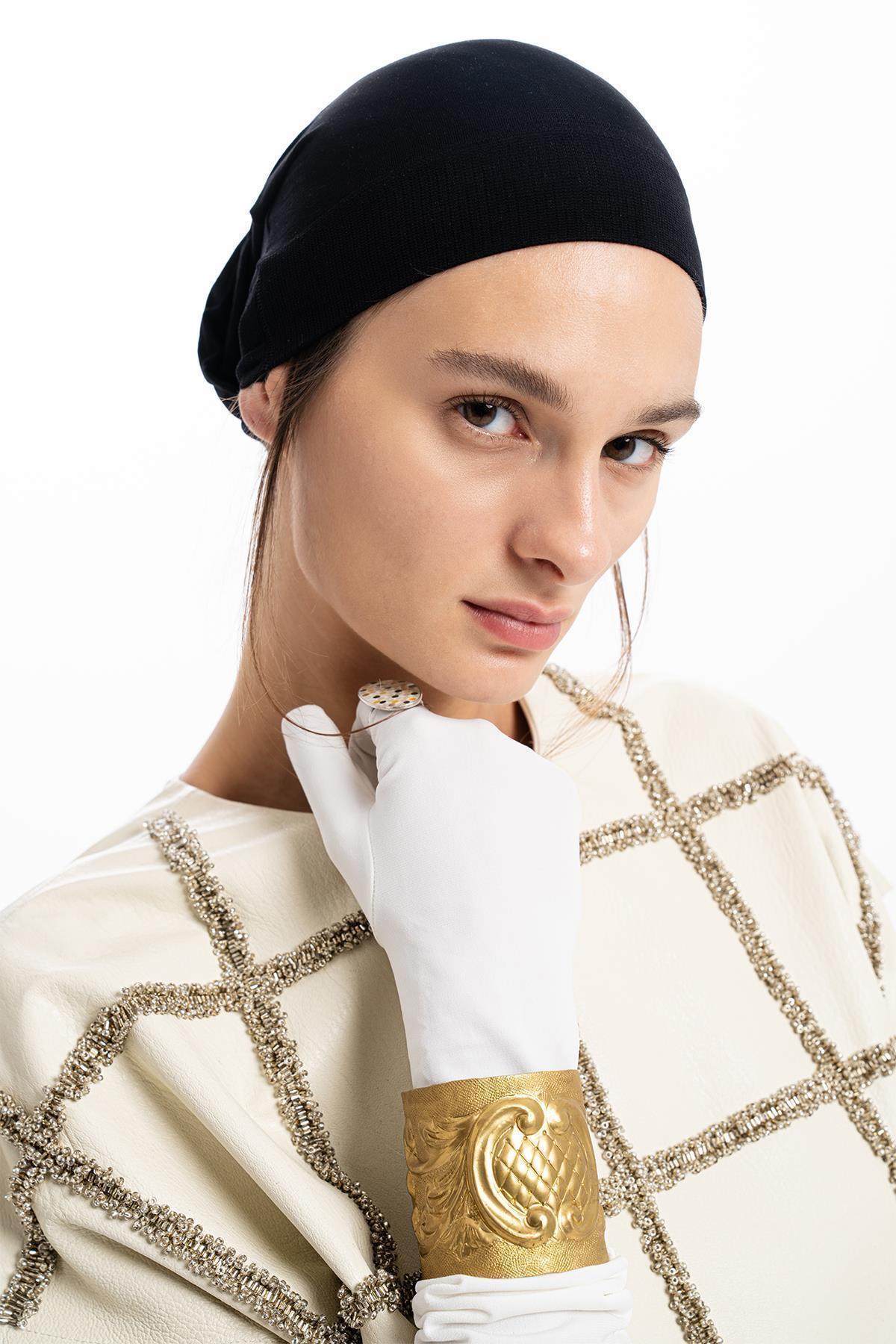 EKRU DERİ EL İŞLEMELİ BONCUKLU KISA KOLLU BLUZ