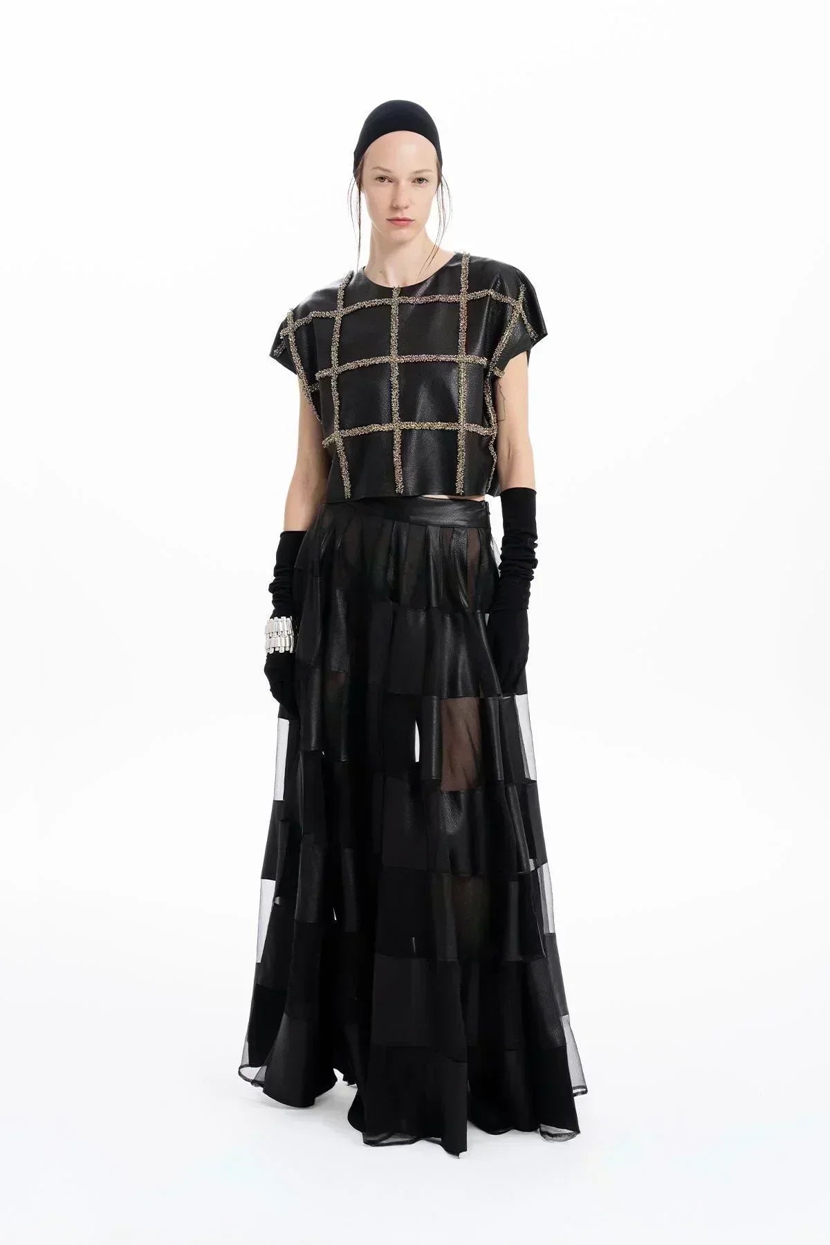 SİYAH DERİ EL İŞLEMELİ BONCUKLU KISA KOLLU BLUZ - MiiN