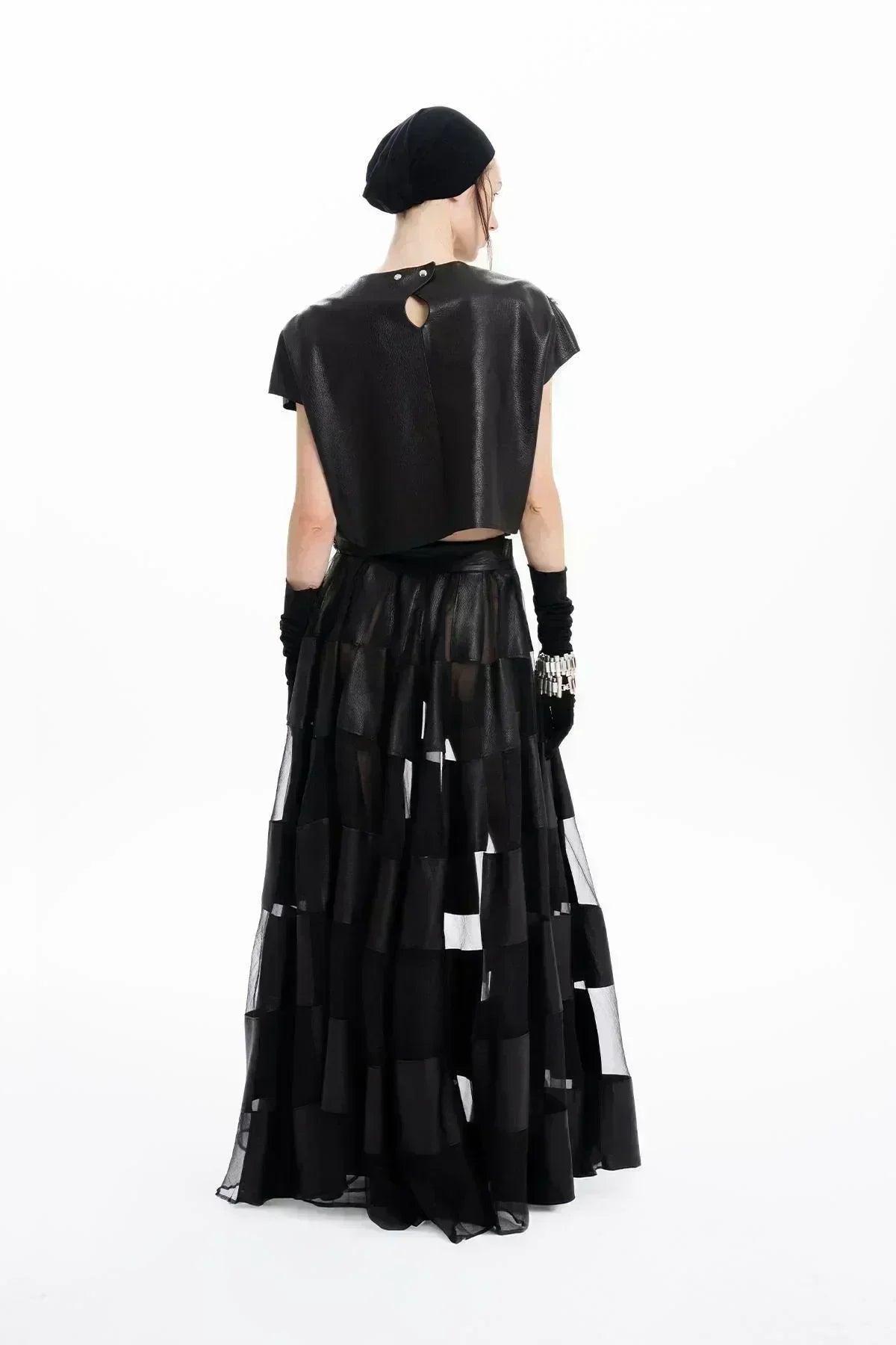 SİYAH DERİ EL İŞLEMELİ BONCUKLU KISA KOLLU BLUZ - MiiN