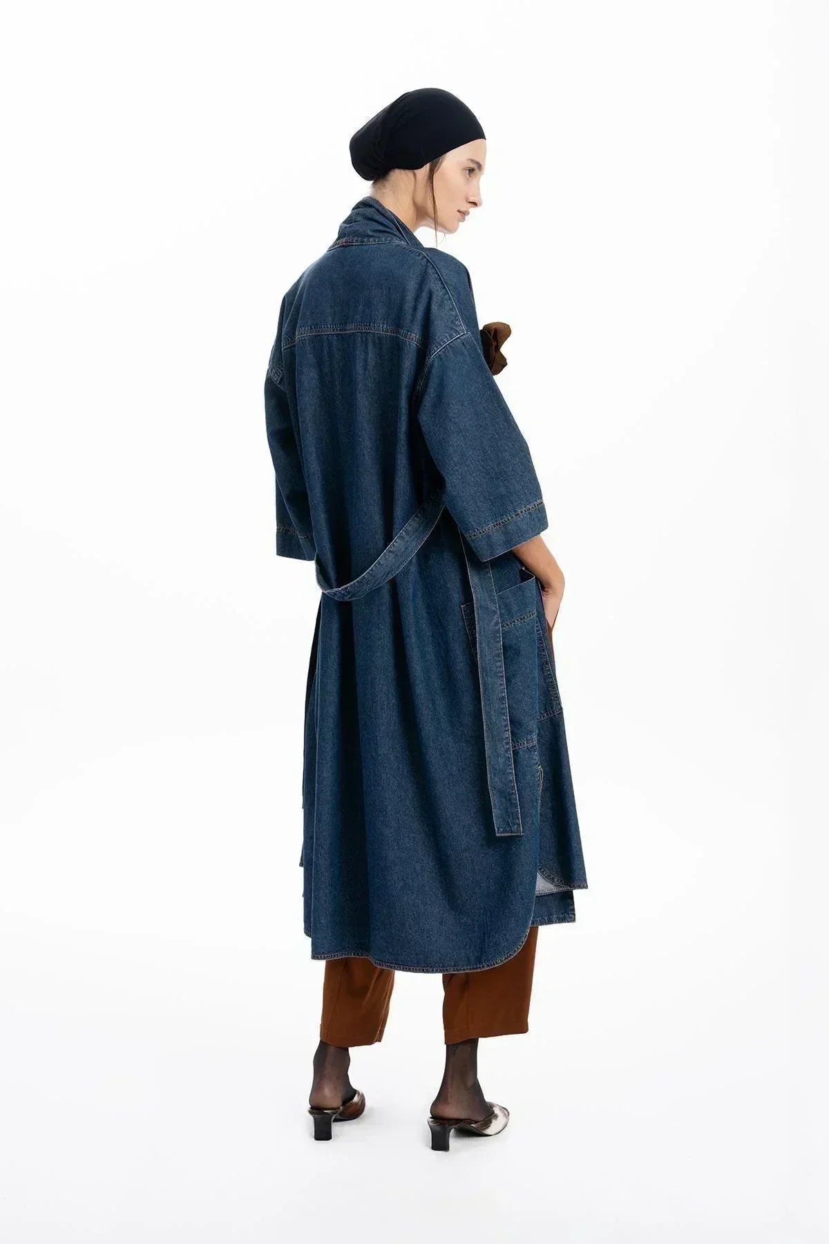 DERİ GÜL APLİKELİ KEMERLİ UZUN DENIM KAP