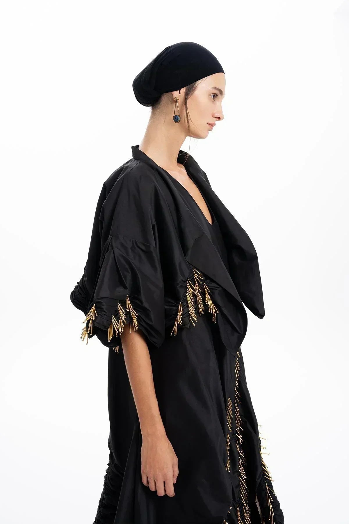 SİYAH EL İŞLEMELİ GOLD BONCUKLU BÜZGÜLÜ CROP CEKET