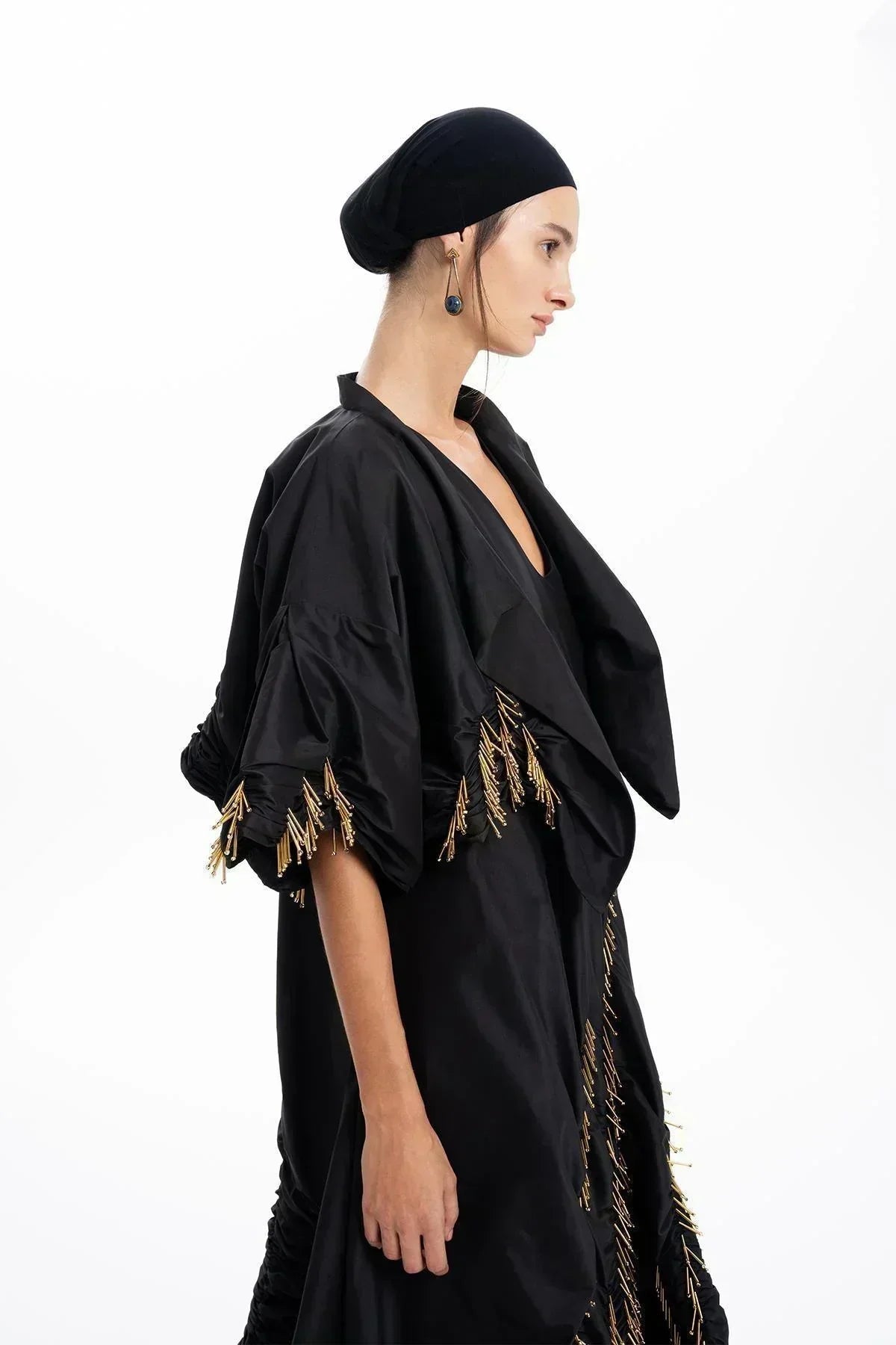 SİYAH EL İŞLEMELİ GOLD BONCUKLU BÜZGÜLÜ CROP CEKET