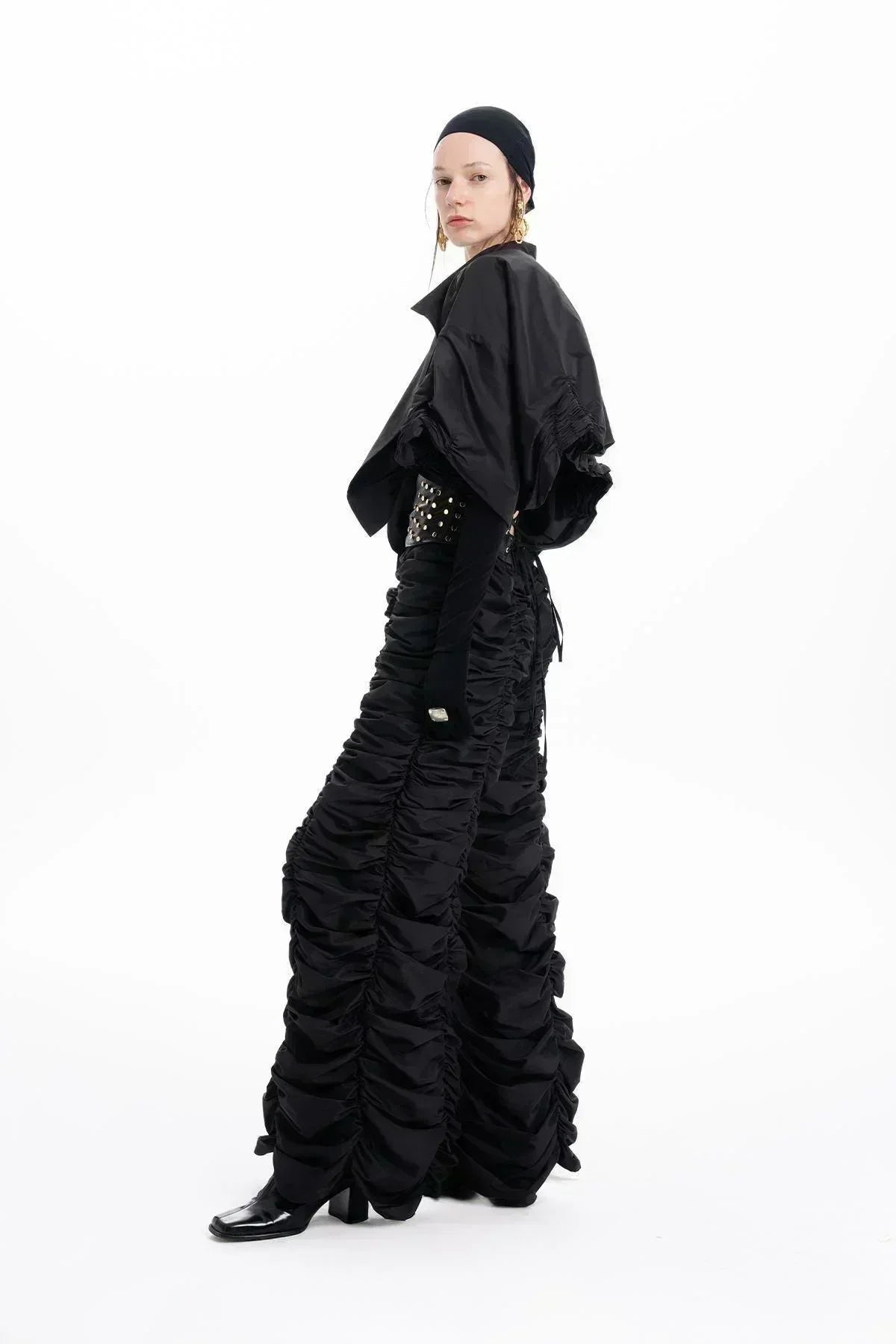 SİYAH TAFTA BÜZGÜLÜ CROP CEKET - MiiN