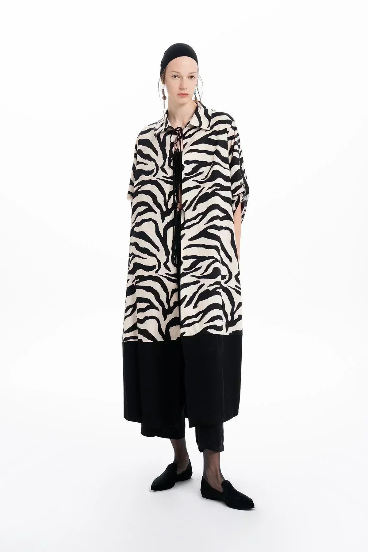 BLACK BEIGE ZEBRA PATTERNED LONG OVERSIZED CAPE