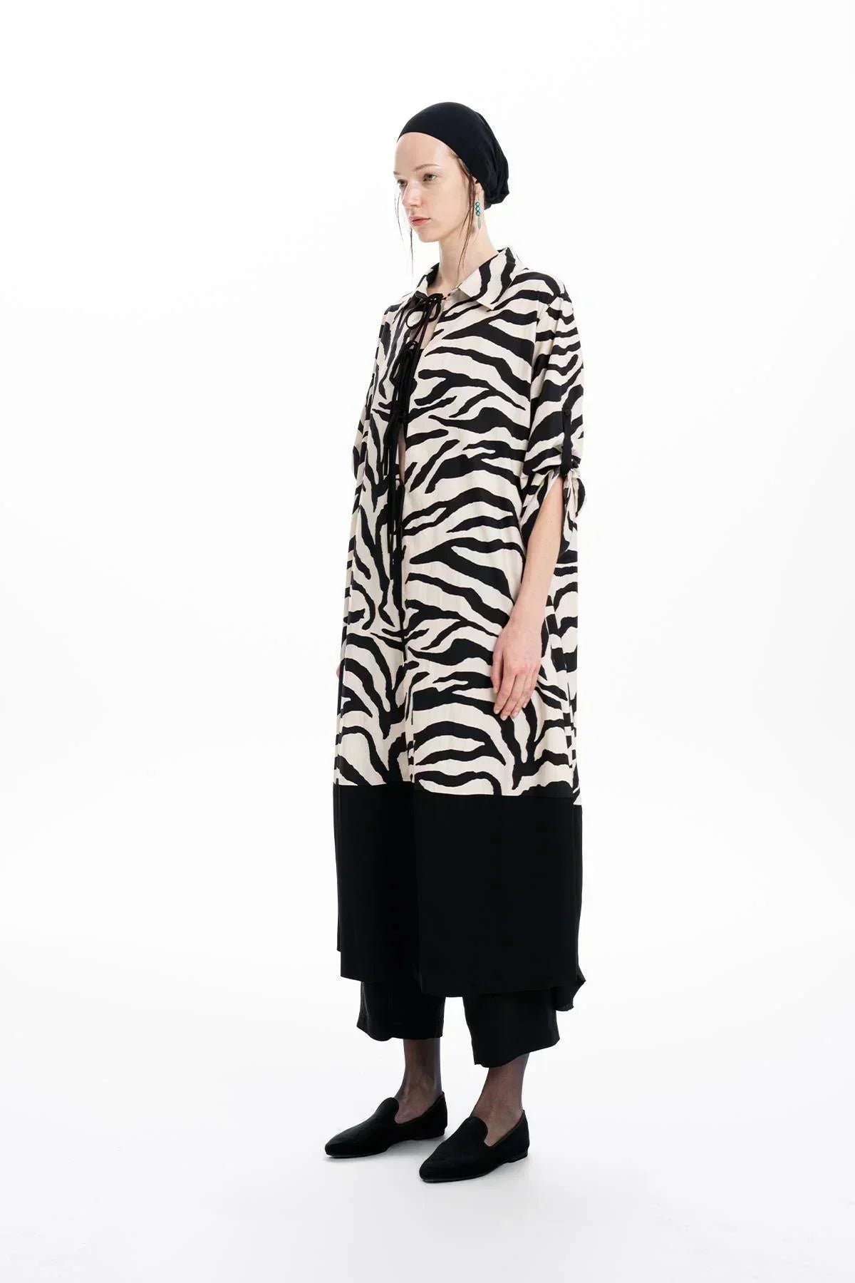 SİYAH BEJ ZEBRA DESENLİ UZUN OVERSİZE KAP