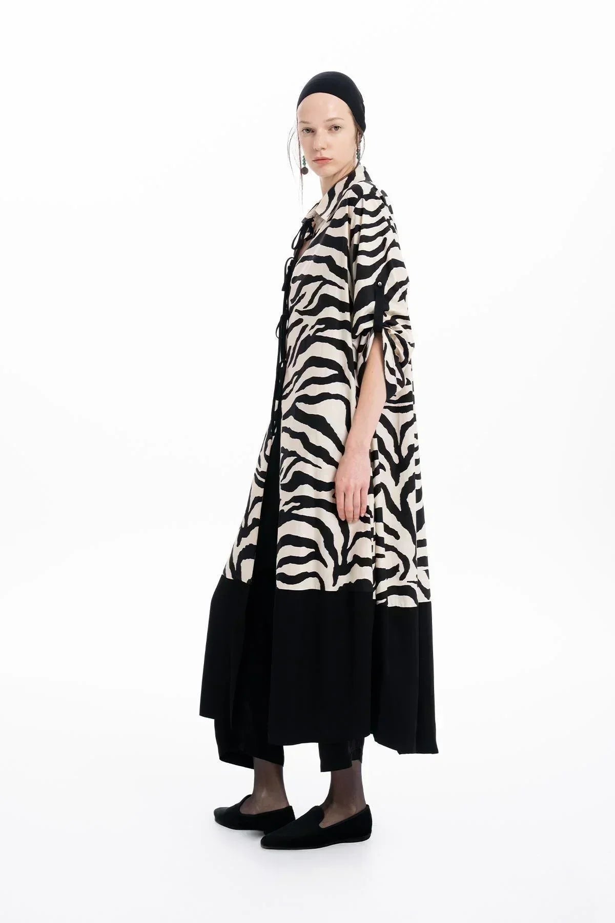 SİYAH BEJ ZEBRA DESENLİ UZUN OVERSİZE KAP