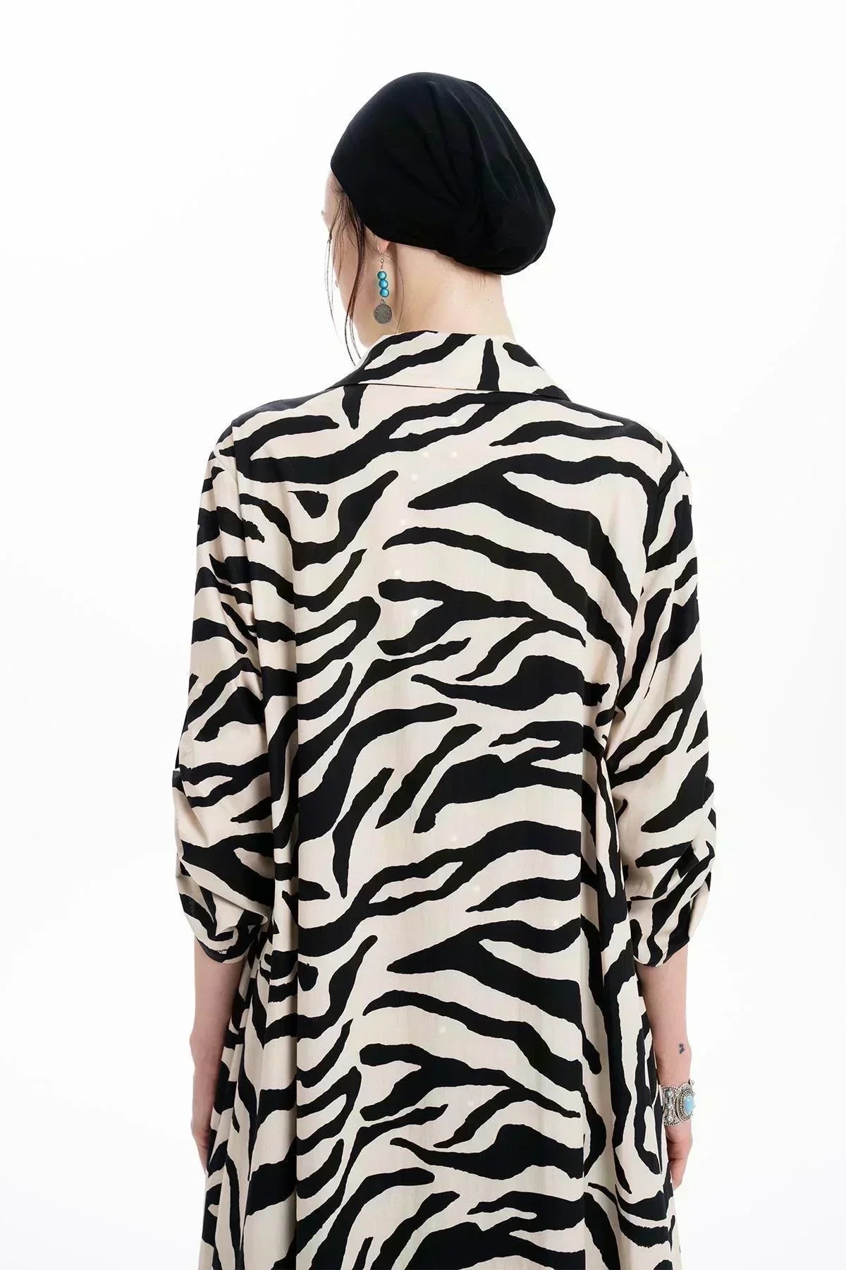 SİYAH BEJ ZEBRA DESENLİ UZUN OVERSİZE KAP - MiiN