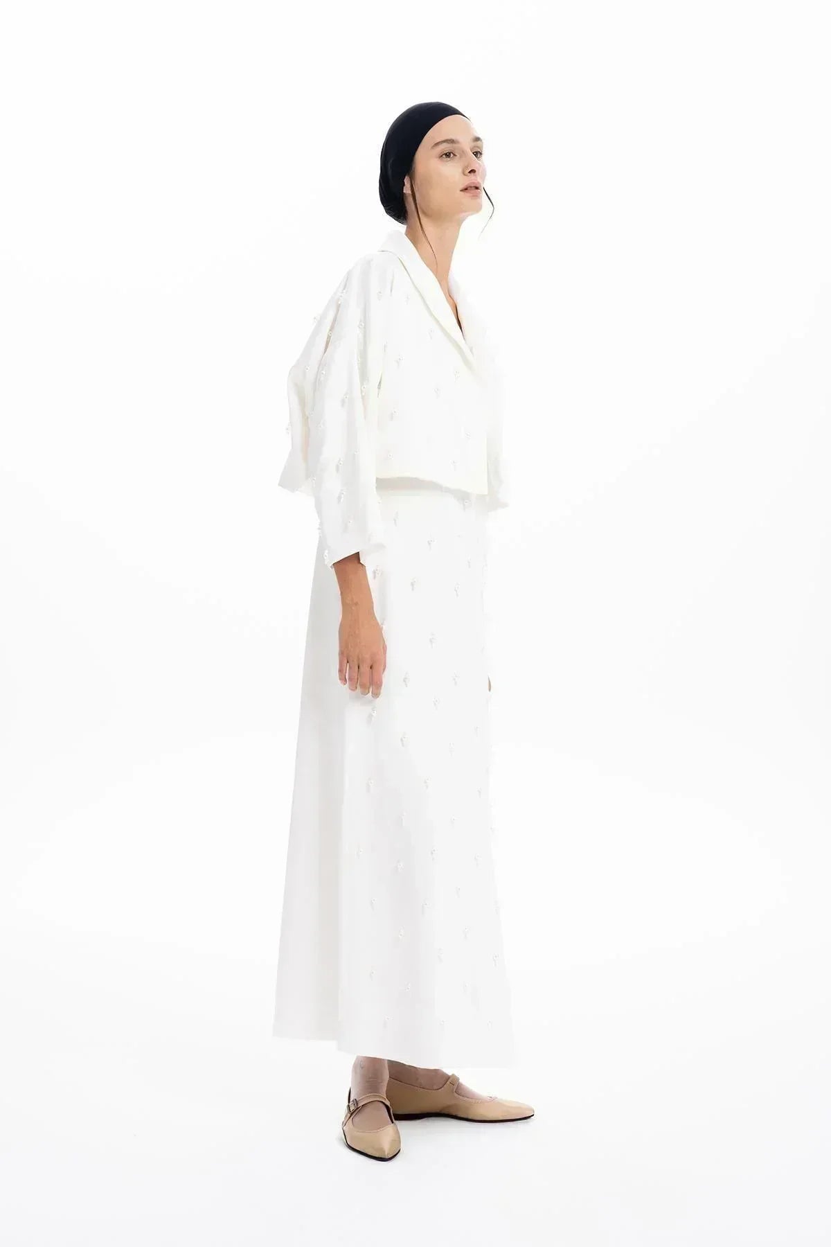 BEYAZ EL İŞLEMELİ BONCUKLU CROP CEKET - MiiN