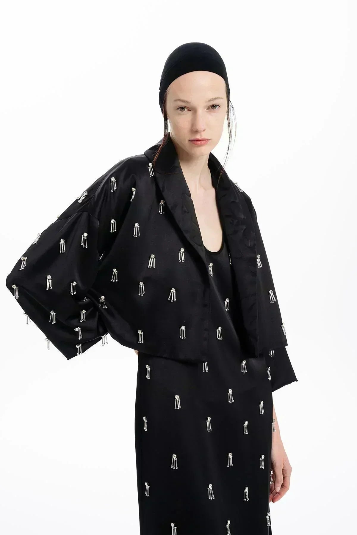 SİYAH EL İŞLEMELİ BONCUKLU CROP CEKET - MiiN