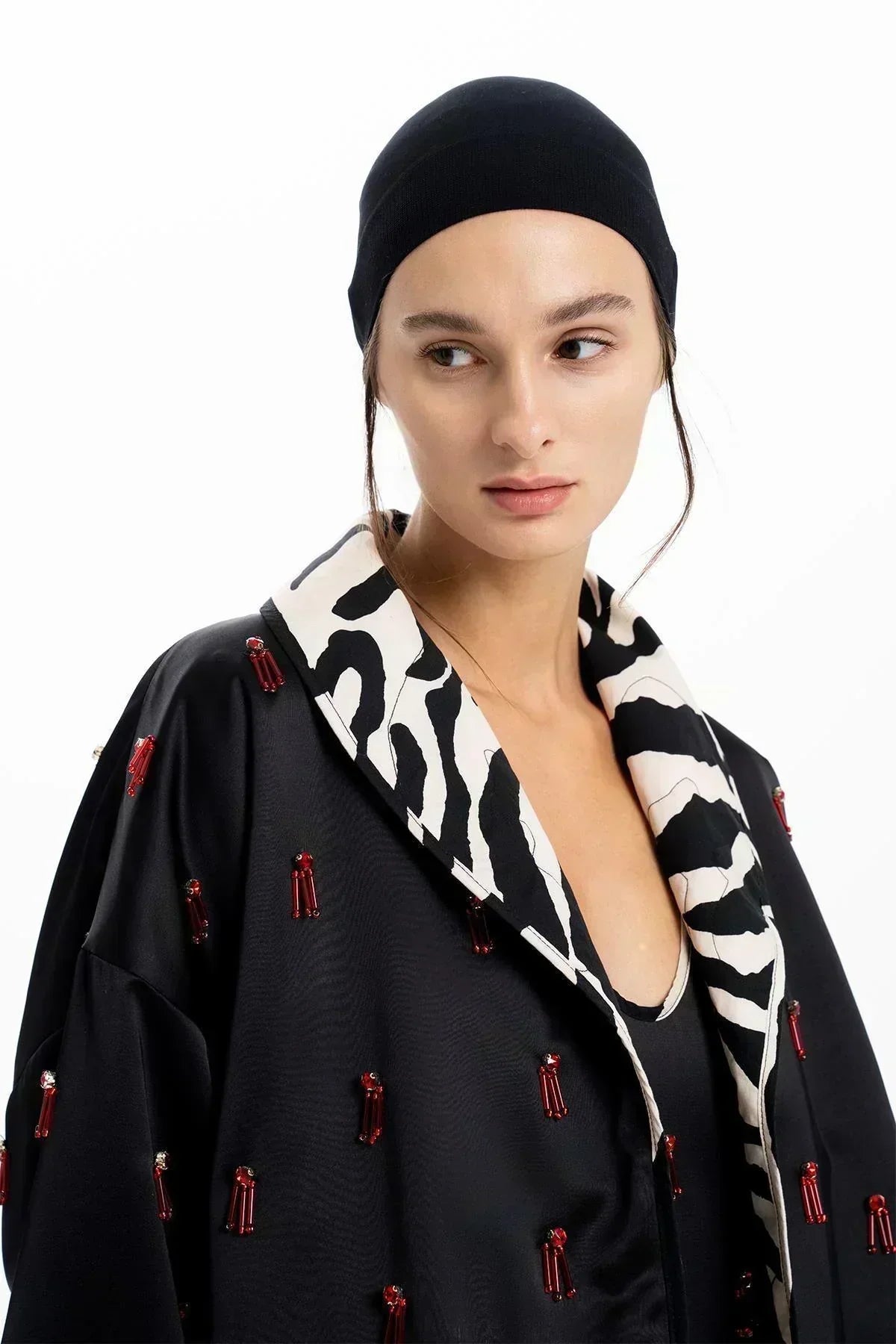 SİYAH GARNİLİ EL İŞLEMELİ BONCUKLU CEKET - MiiN