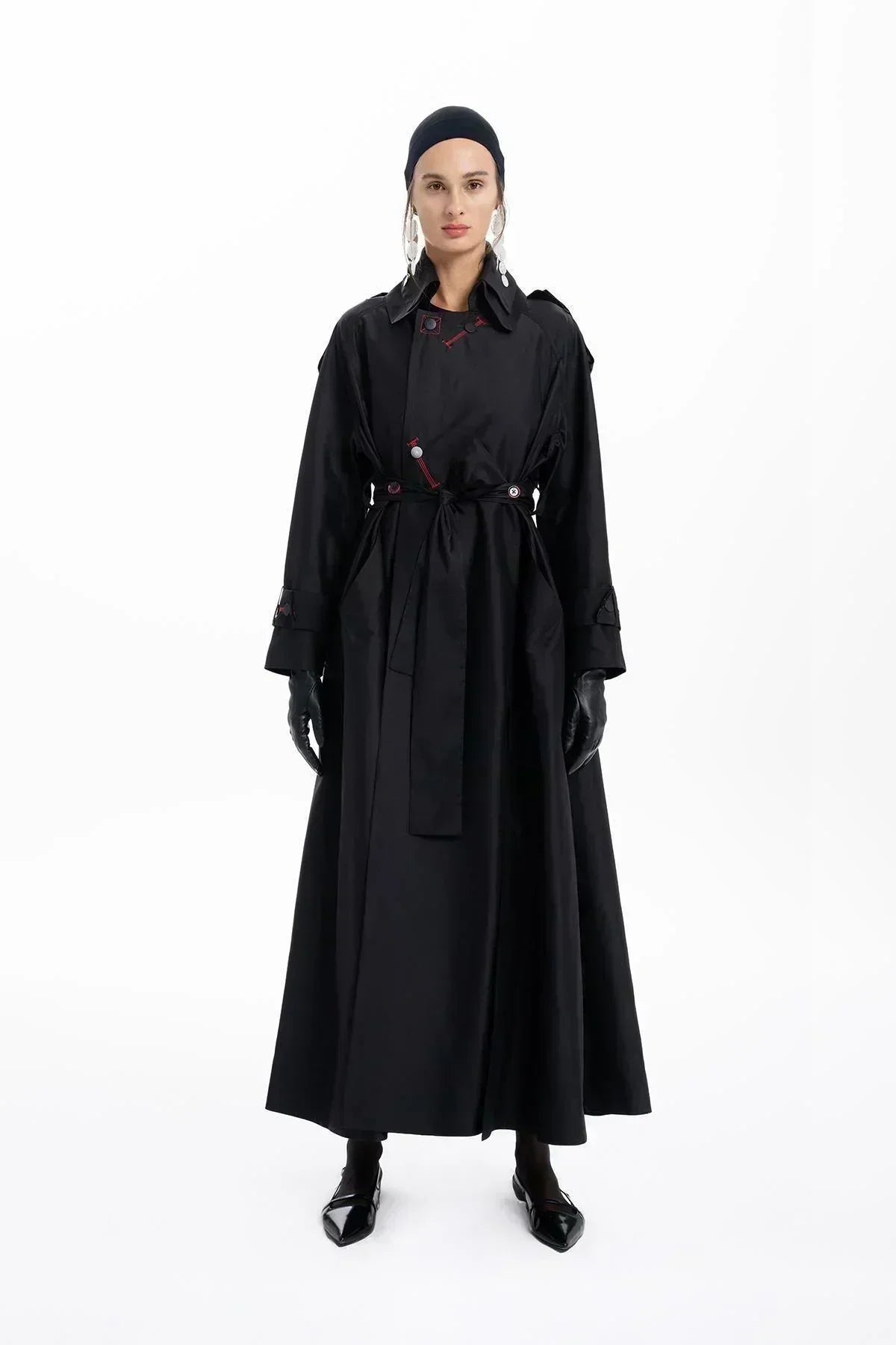 SİYAH TAFTA KATLI YAKA KEMERLİ UZUN TRENÇKOT