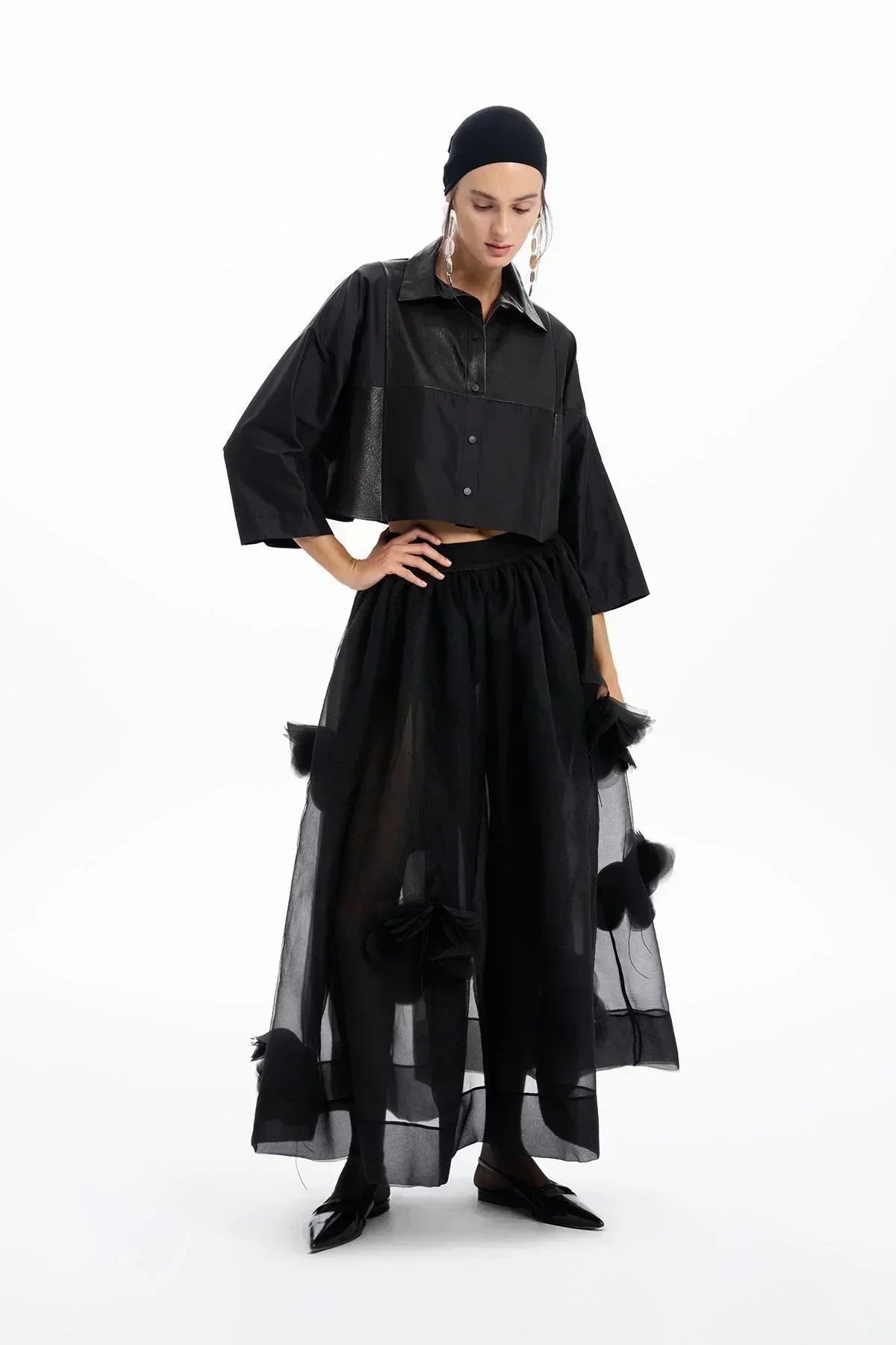 SİYAH DERİ TAFTA TASARIMLI OVERSIZE CROP GÖMLEK