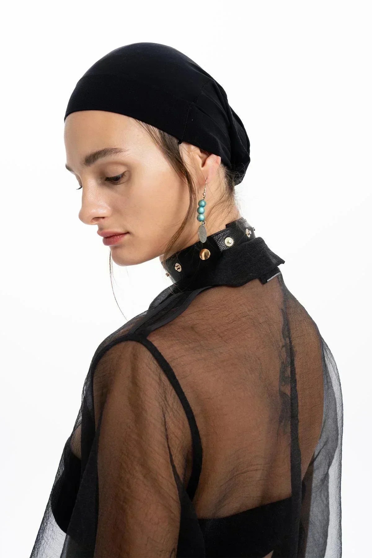 SİYAH DERİ DETAYLI ORGANZE TRANSPARAN GÖMLEK