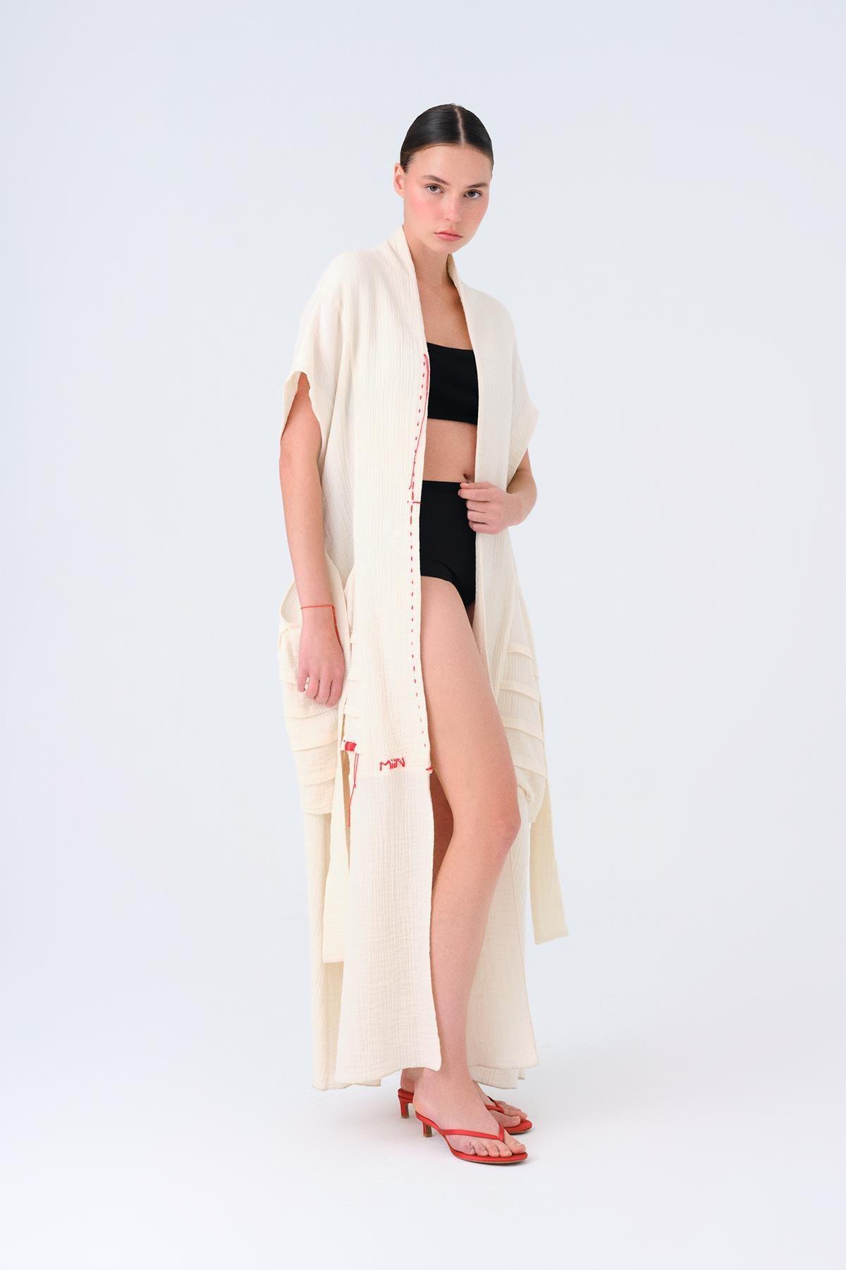KREM KIRMIZI DİKİŞ DETAYLI MÜSLİN KAFTAN - MİİN