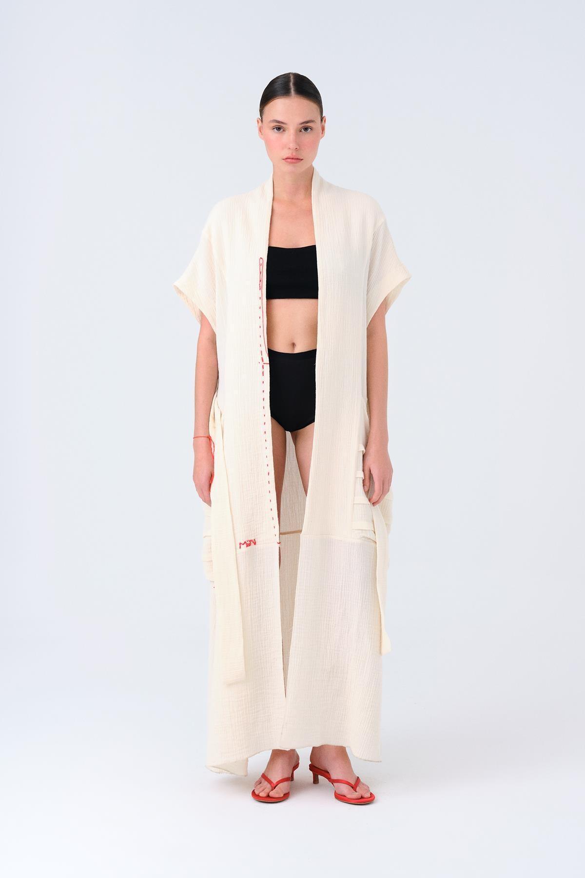 KREM KIRMIZI DİKİŞ DETAYLI MÜSLİN KAFTAN - MİİN
