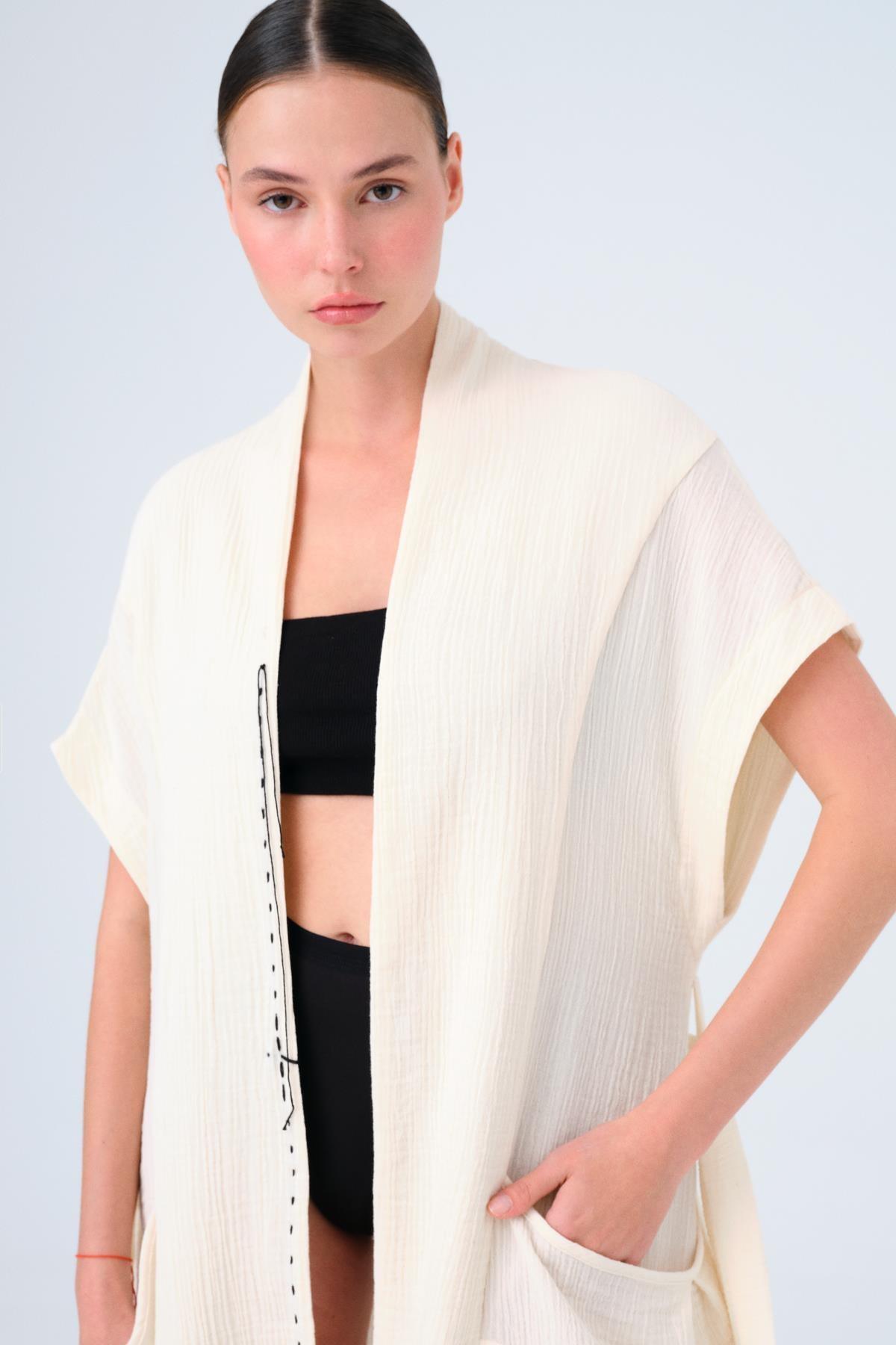 KREM SİYAH DİKİŞ DETAYLI MÜSLİN KAFTAN - MİİN