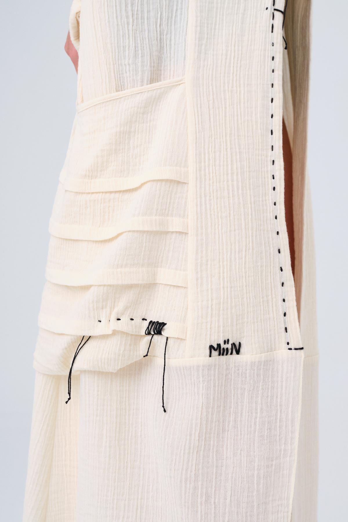 KREM SİYAH DİKİŞ DETAYLI MÜSLİN KAFTAN - MİİN