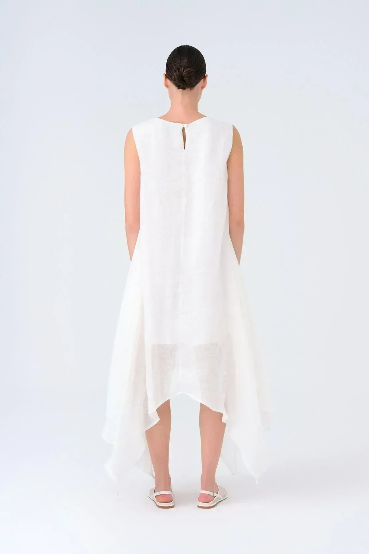 BEYAZ YAPRAK BASKILI ASİMETRİK KESİM KETEN MİDİ ELBİSE