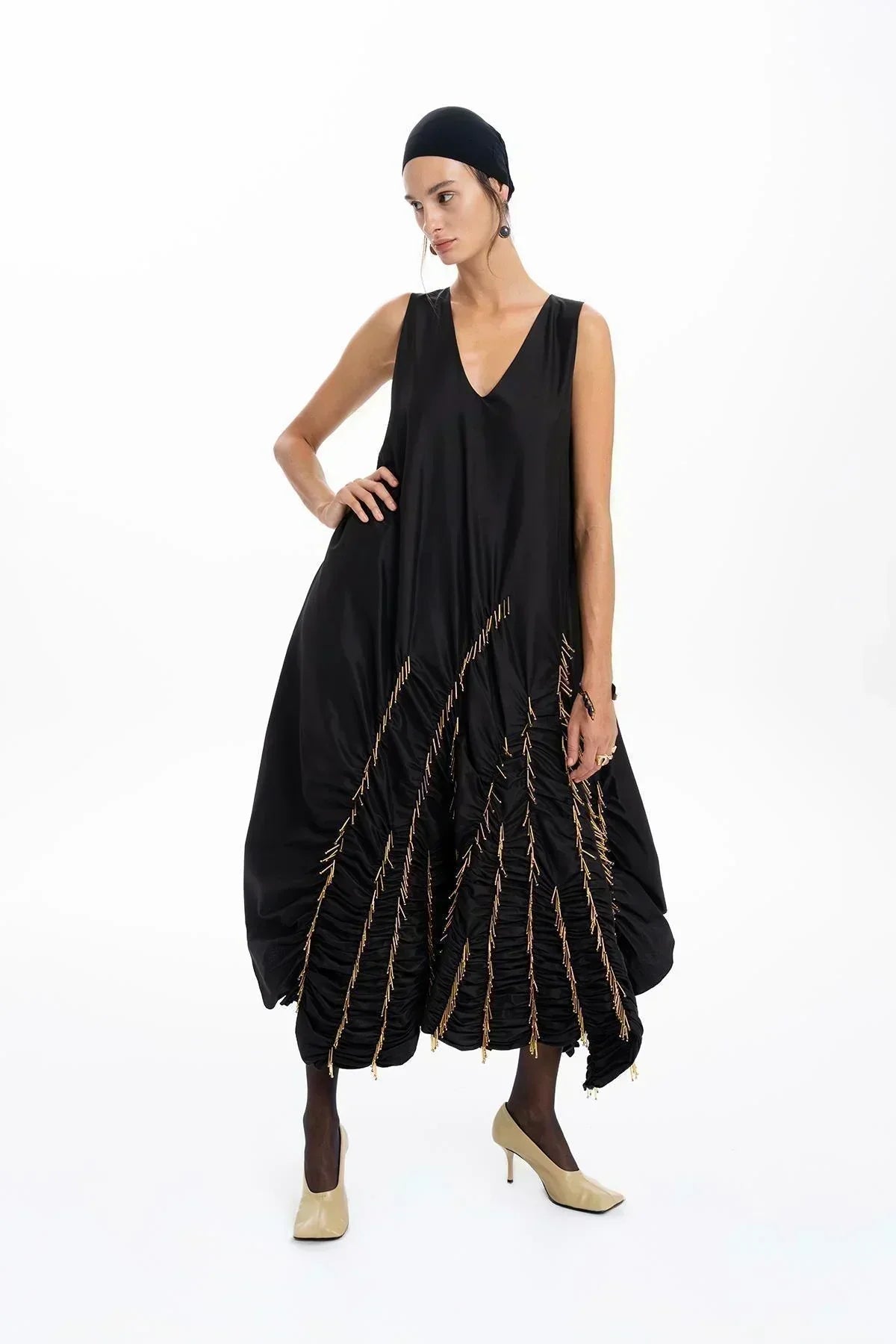 SİYAH EL İŞLEMELİ GOLD BONCUKLU BÜZGÜLÜ UZUN ELBİSE