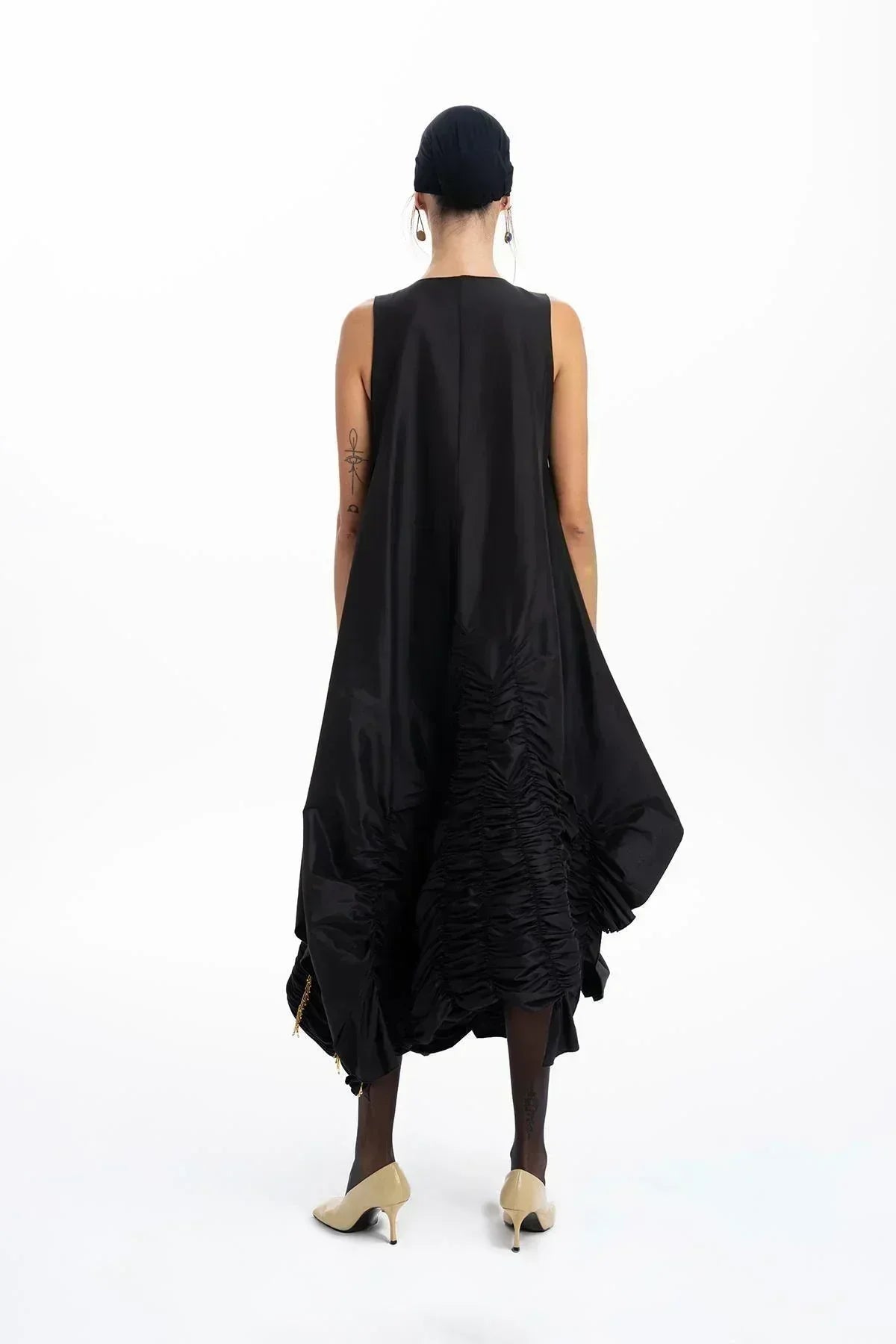 SİYAH EL İŞLEMELİ GOLD BONCUKLU BÜZGÜLÜ UZUN ELBİSE - MiiN