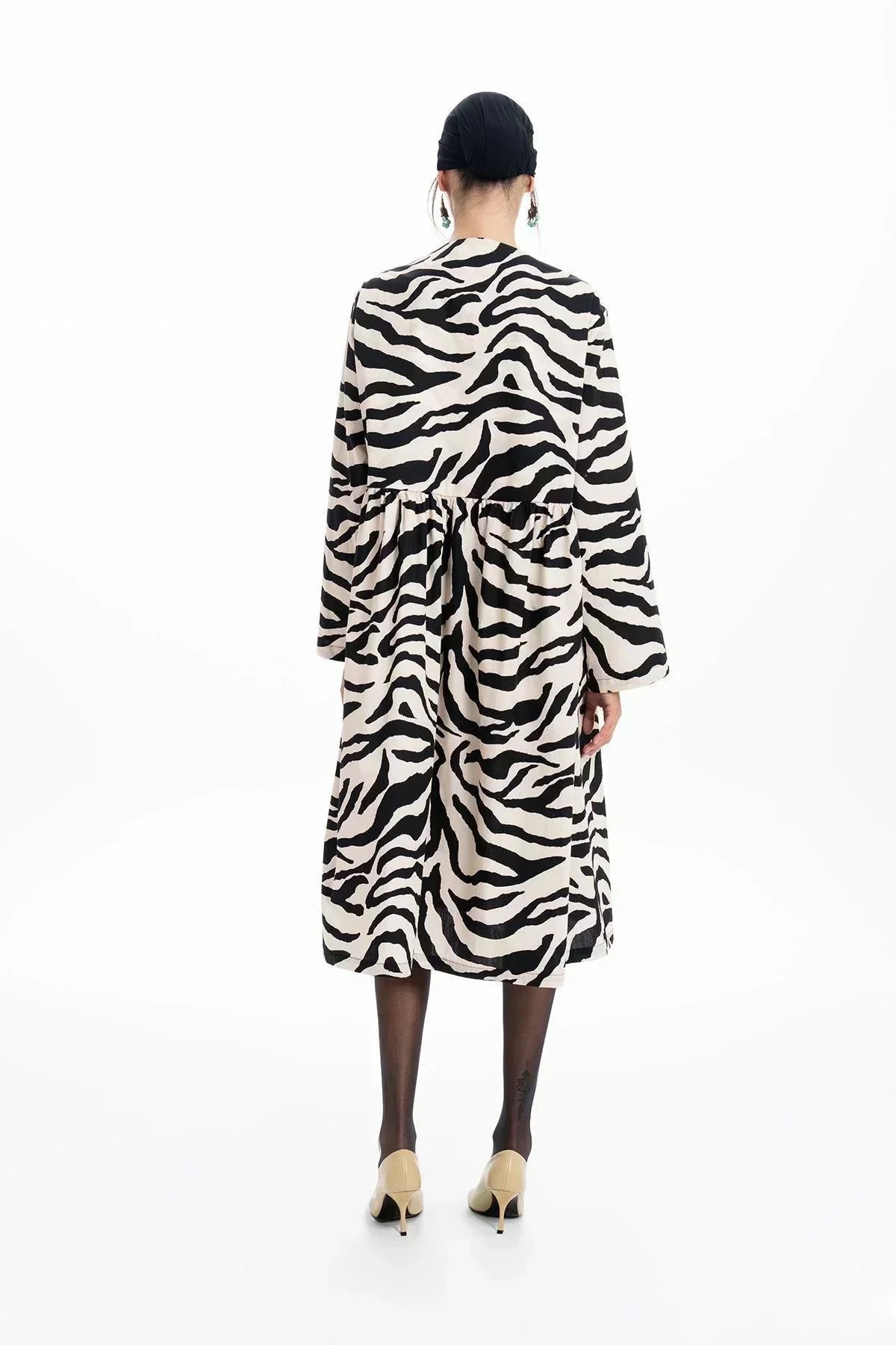 BLACK BEIGE ZEBRA PATTERNED V-NECK MIDI DRESS