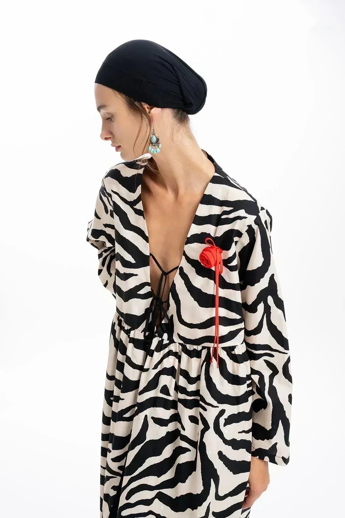 BLACK BEIGE ZEBRA PATTERNED V-NECK MIDI DRESS