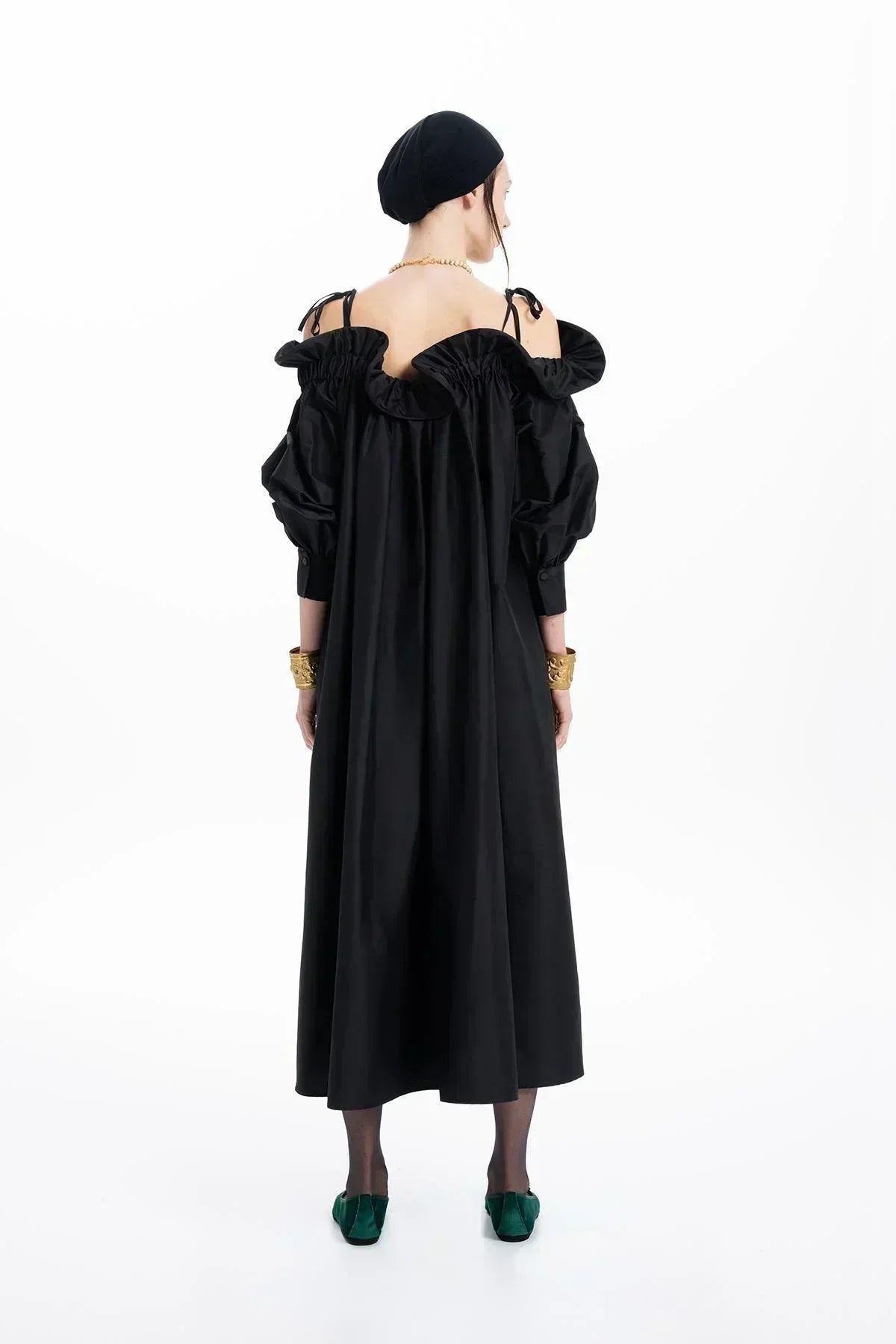 SİYAH TAFTA FIRFIRLI KAYIK YAKA OVERSİZE UZUN ELBİSE