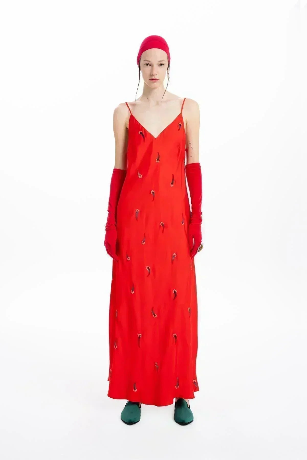 KIRMIZI SATEN EL BOYAMASI BOL İNCE ASKILI UZUN ELBİSE - MiiN