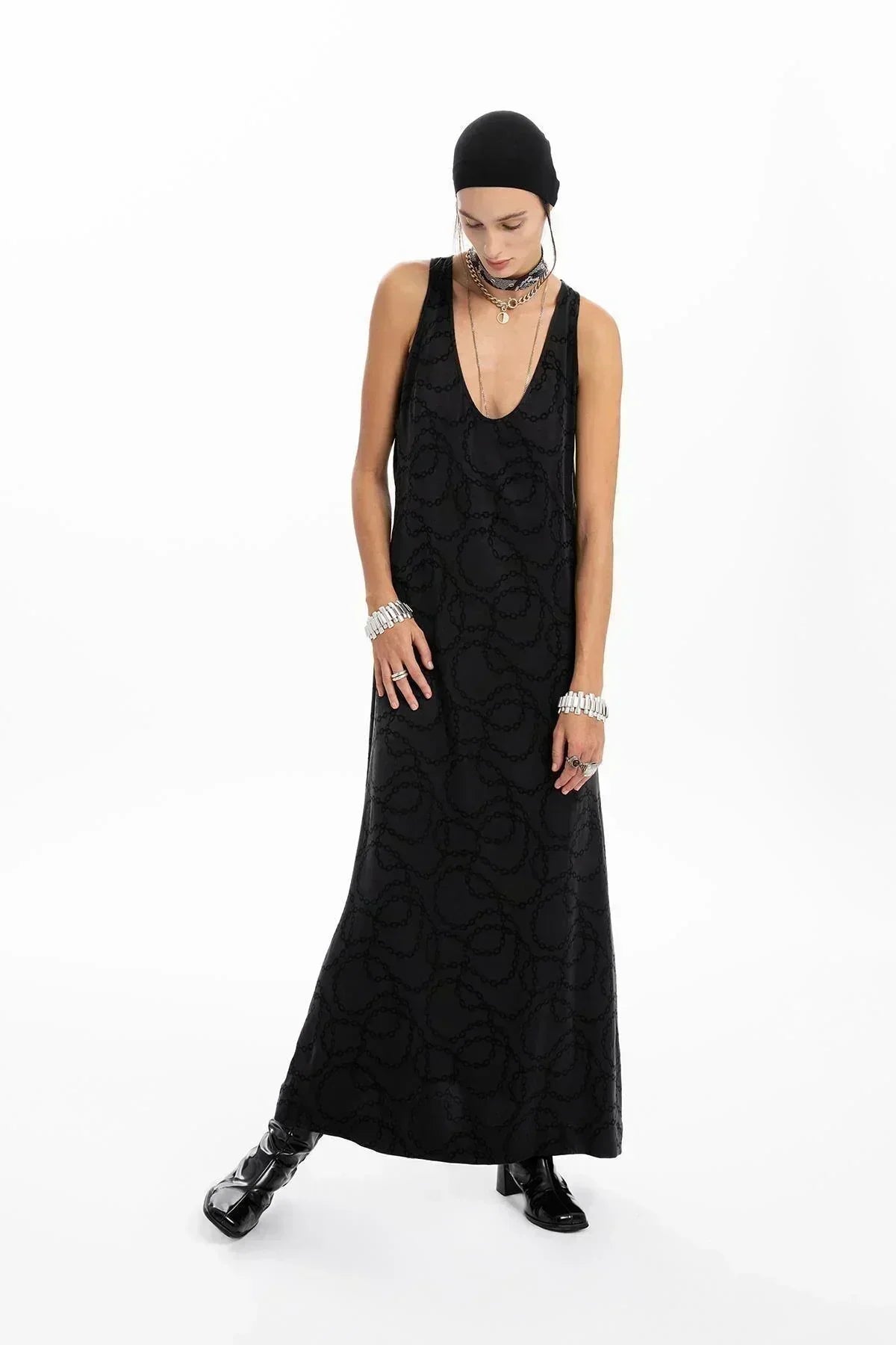 SİYAH ZİNCİR DESENLİ KALIN ASKILI UZUN ELBİSE