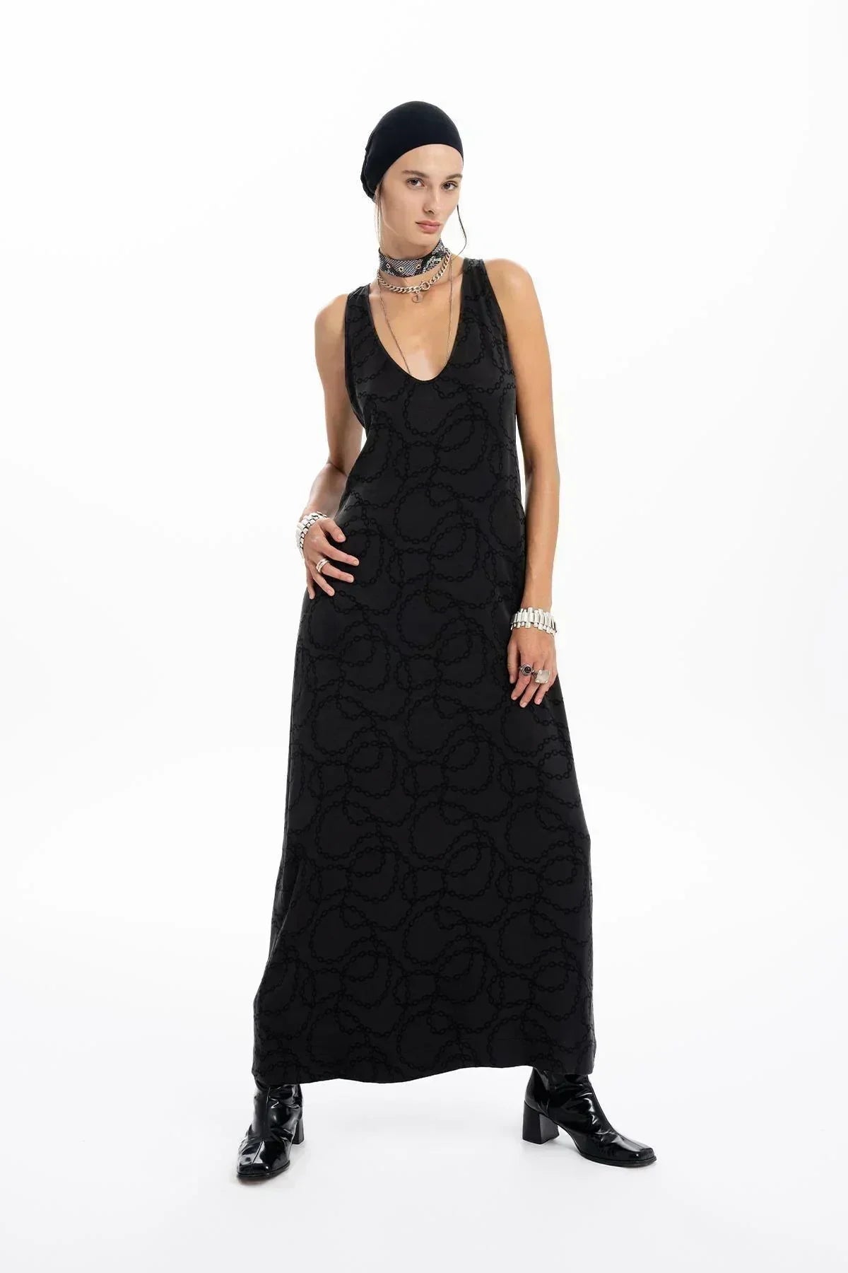 SİYAH ZİNCİR DESENLİ KALIN ASKILI UZUN ELBİSE