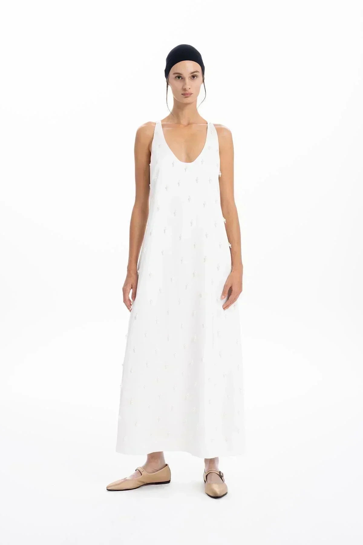 BEYAZ EL İŞLEMELİ BONCUKLU KALIN ASKILI UZUN ELBİSE