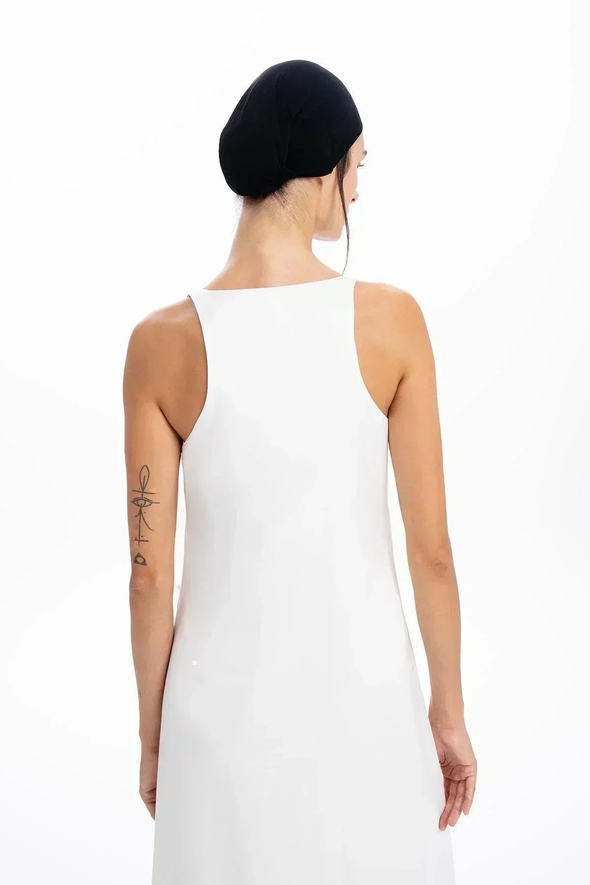 BEYAZ EL İŞLEMELİ BONCUKLU KALIN ASKILI UZUN ELBİSE