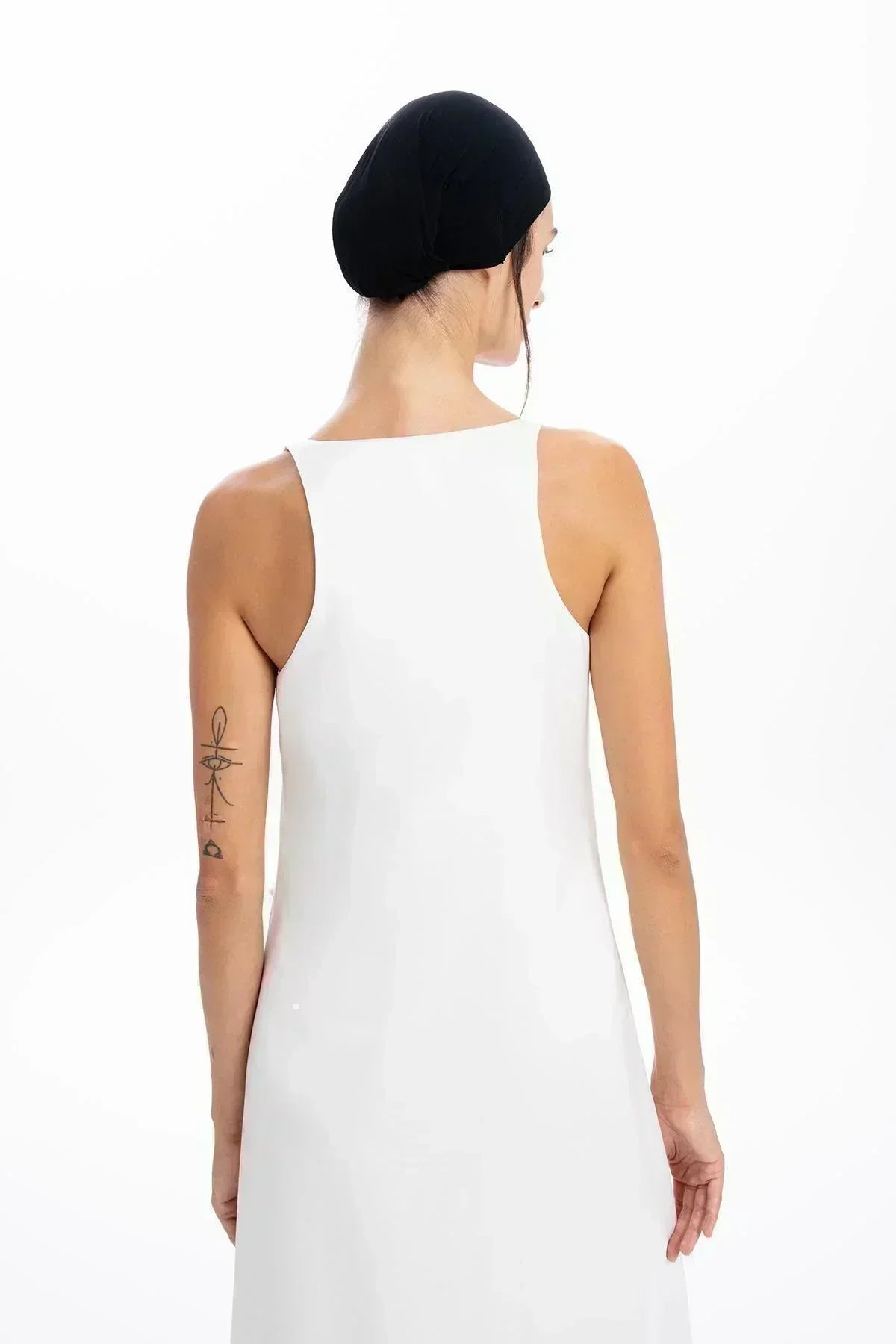 BEYAZ EL İŞLEMELİ BONCUKLU KALIN ASKILI UZUN ELBİSE - MiiN