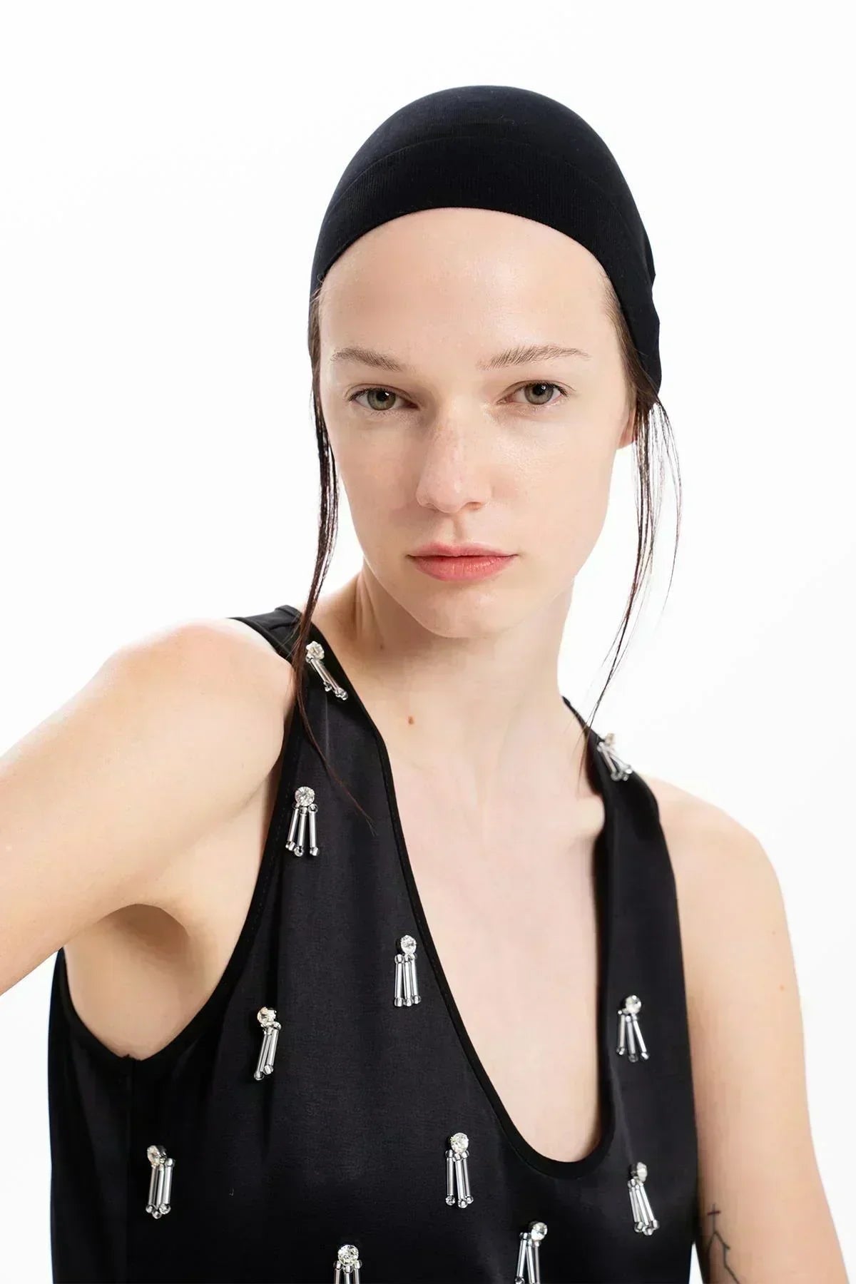 SİYAH EL İŞLEMELİ BONCUKLU KALIN ASKILI UZUN ELBİSE